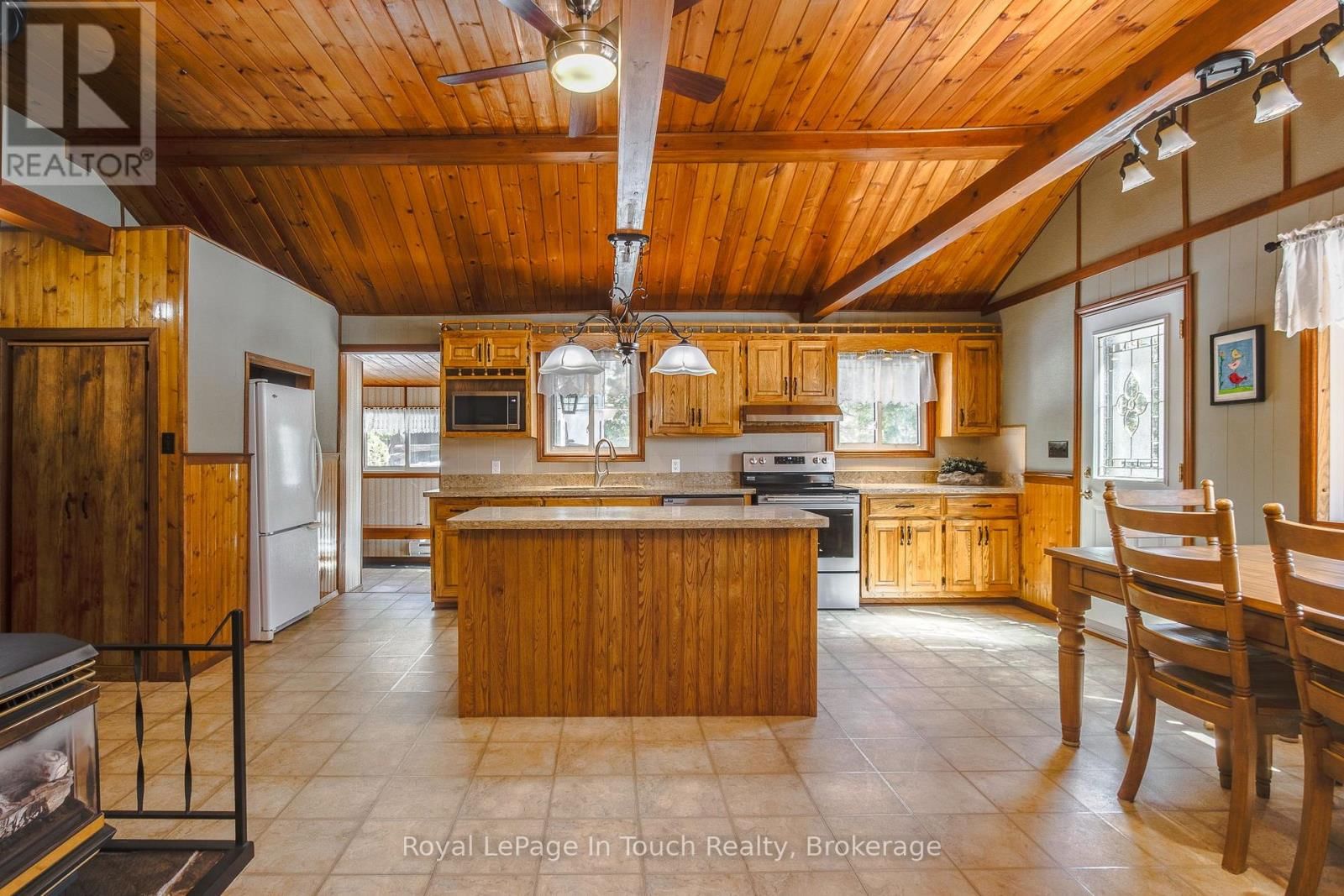 36 CARD AVENUE Image 12