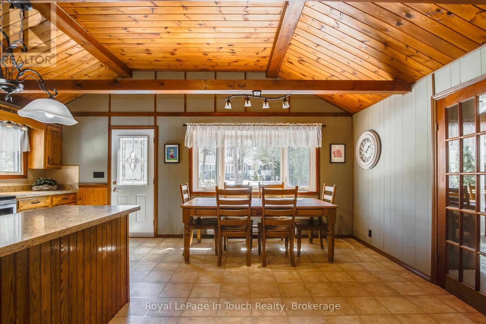 36 CARD AVENUE Image 13