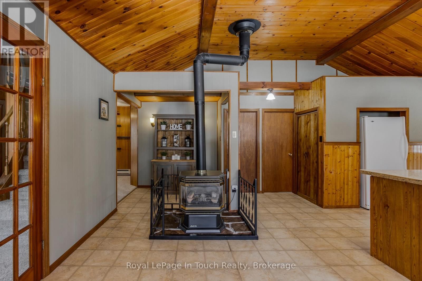 36 CARD AVENUE Image 15