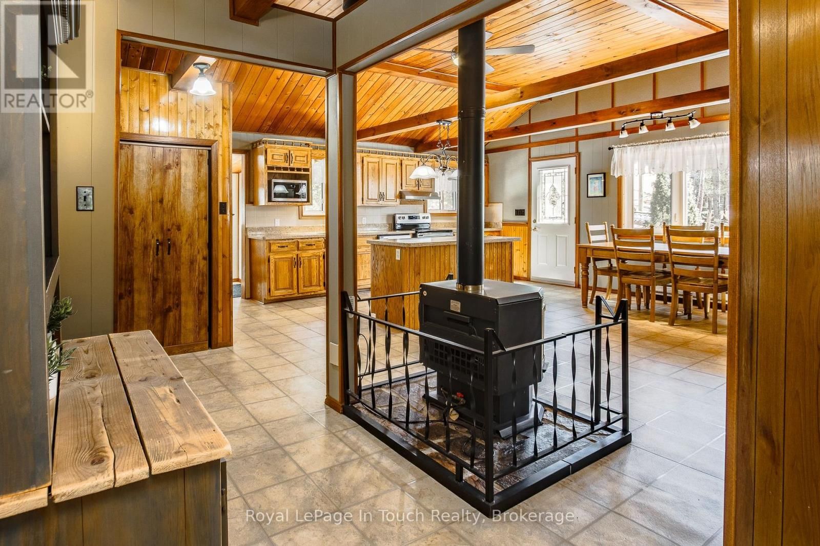 36 CARD AVENUE Image 16