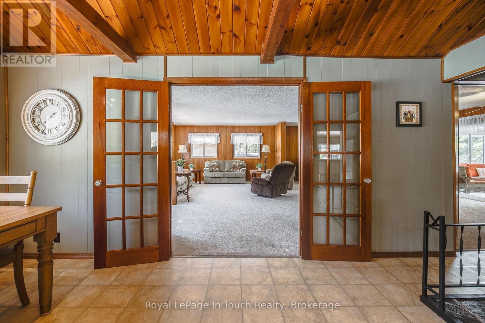 36 CARD AVENUE Image 17