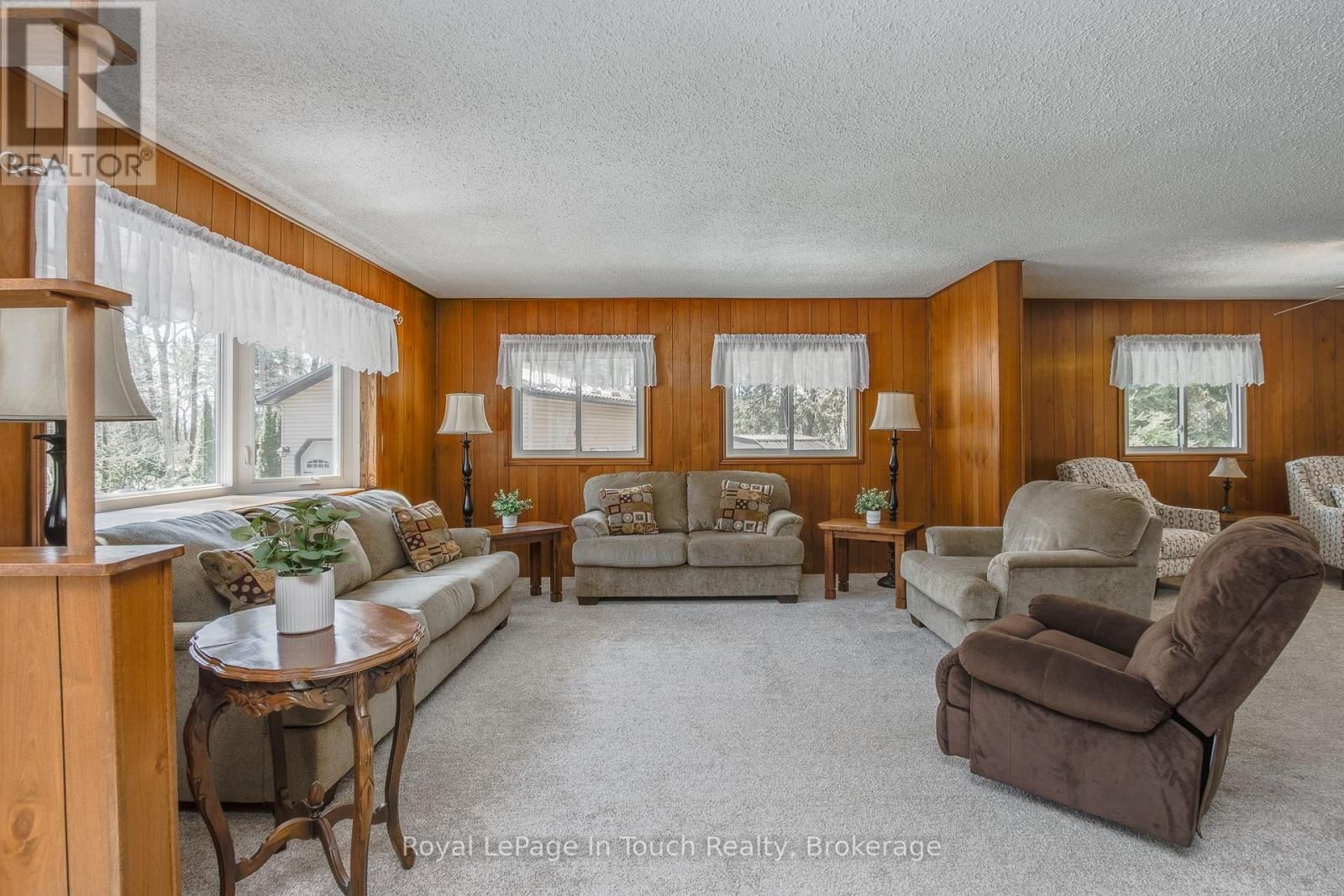 36 CARD AVENUE Image 18