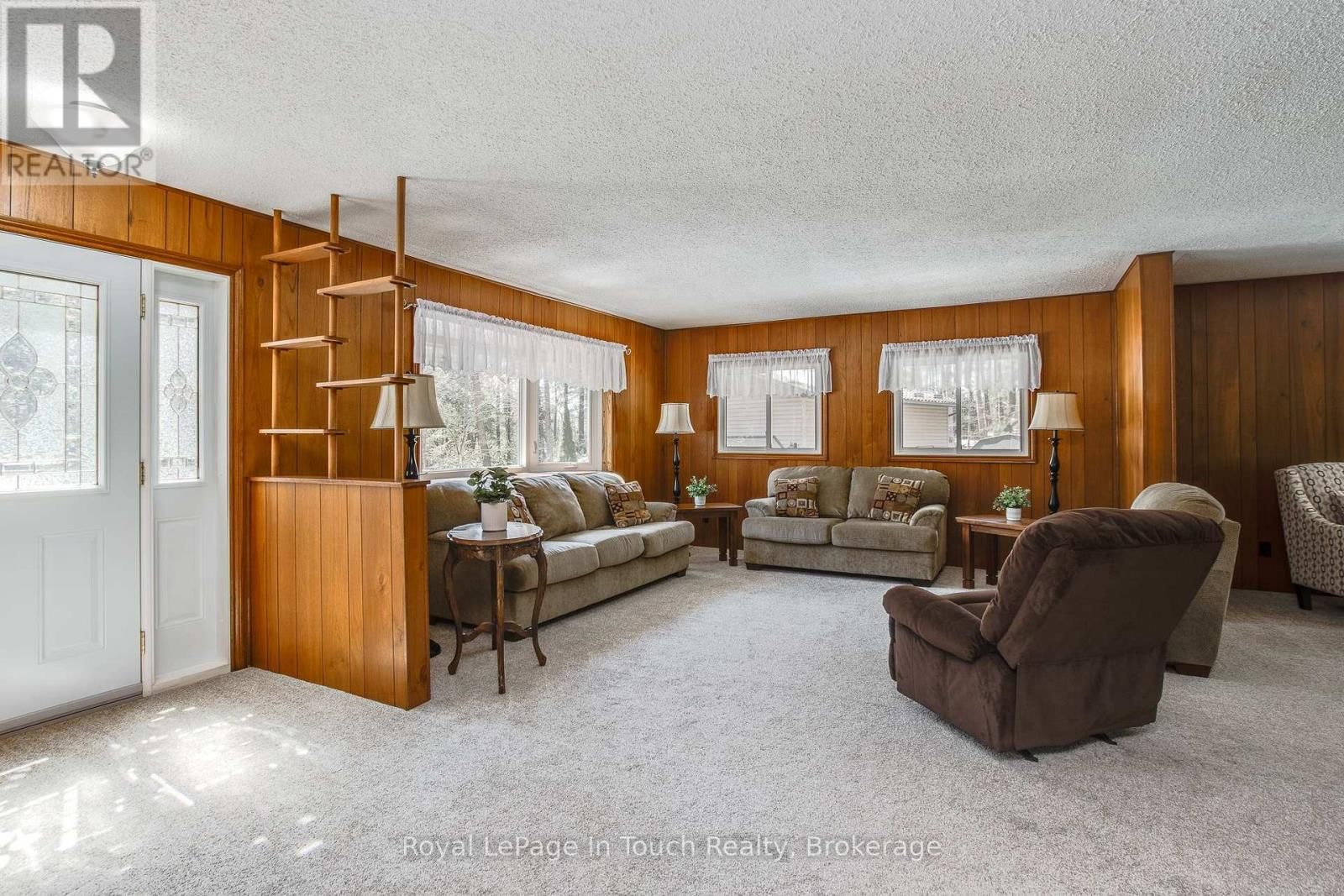 36 CARD AVENUE Image 19