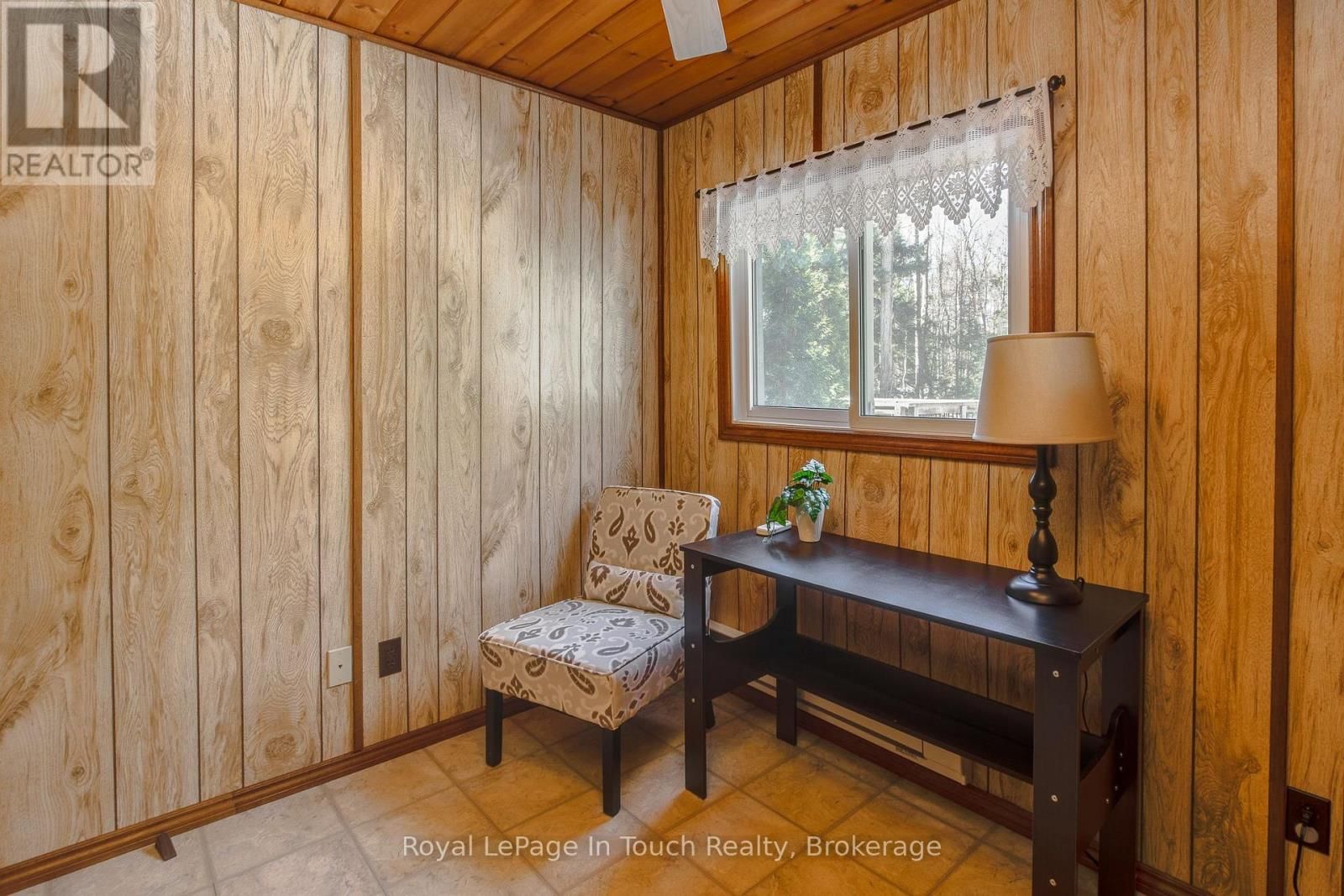 36 CARD AVENUE Image 24