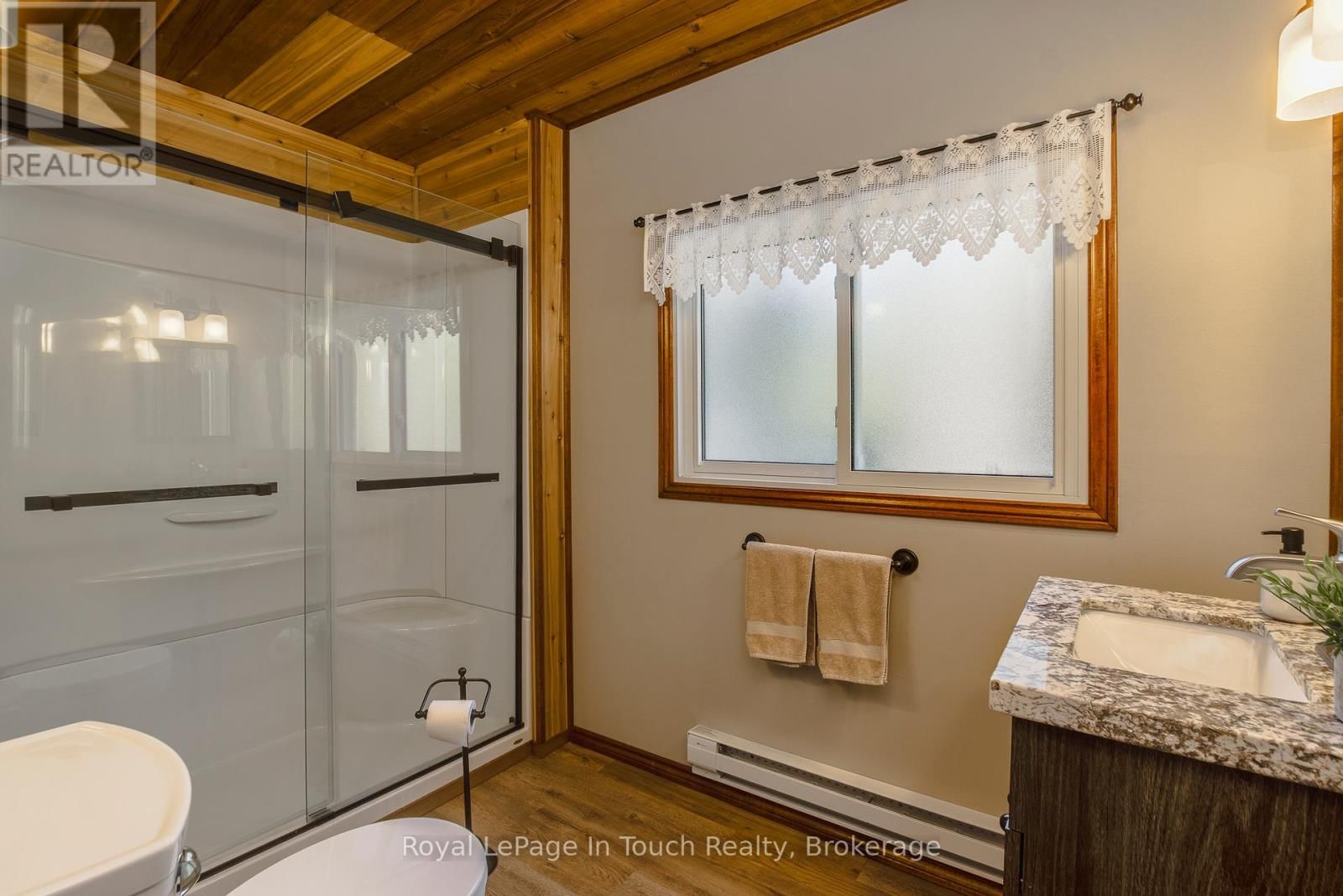 36 CARD AVENUE Image 25