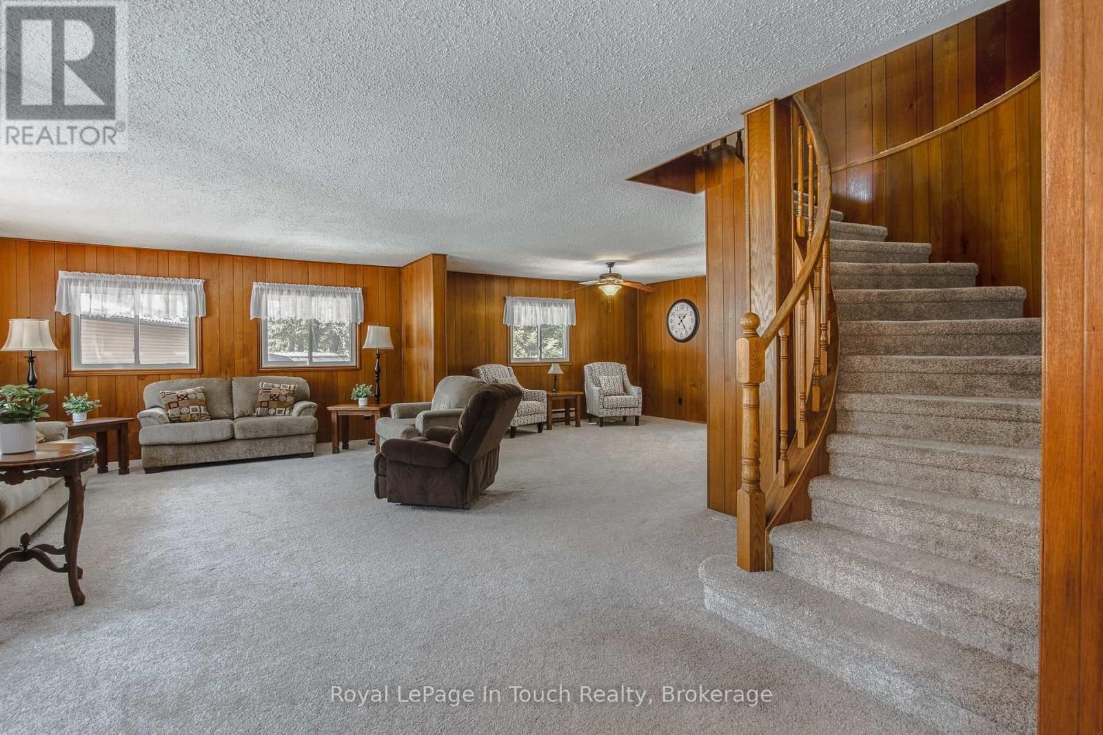 36 CARD AVENUE Image 26