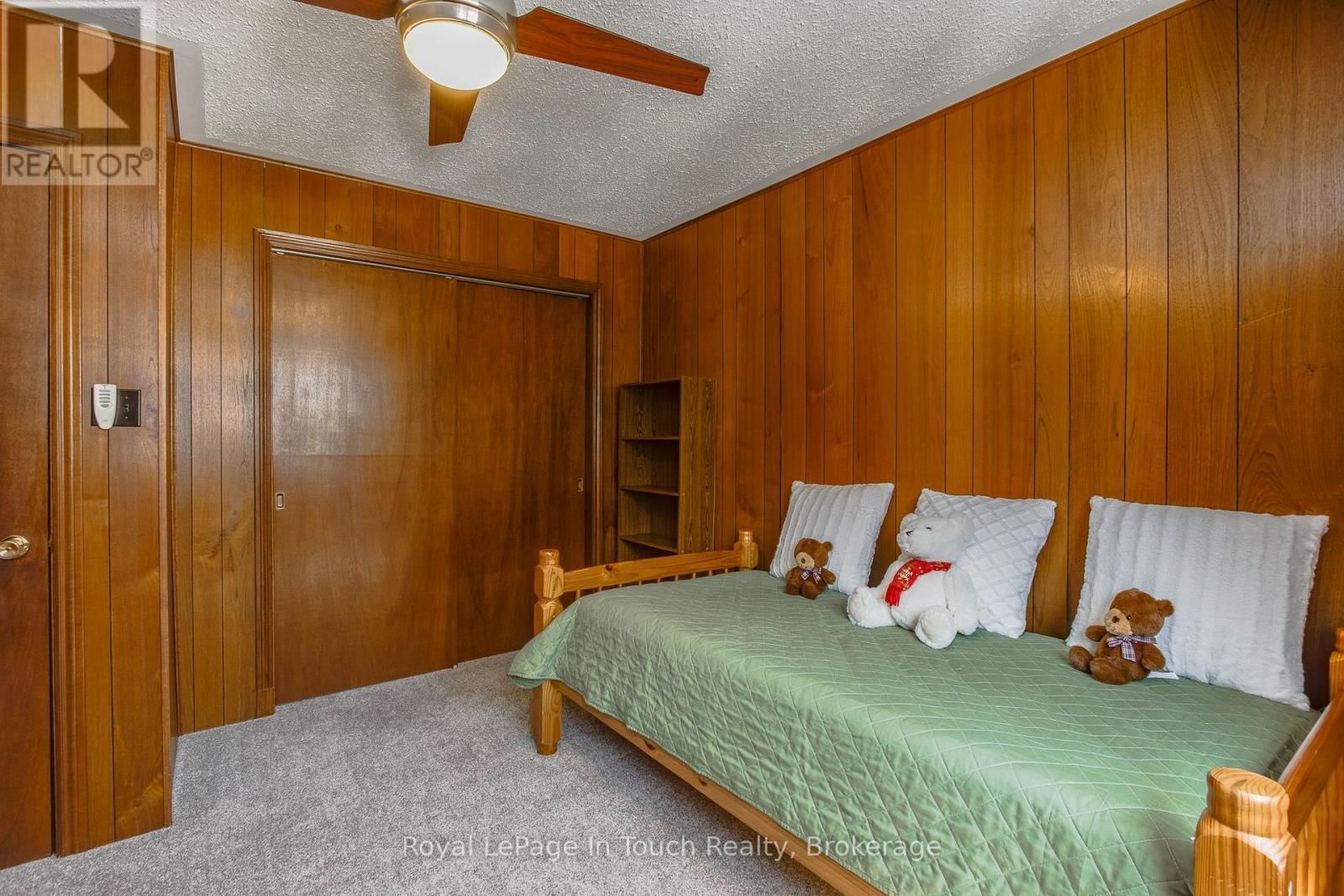 36 CARD AVENUE Image 32