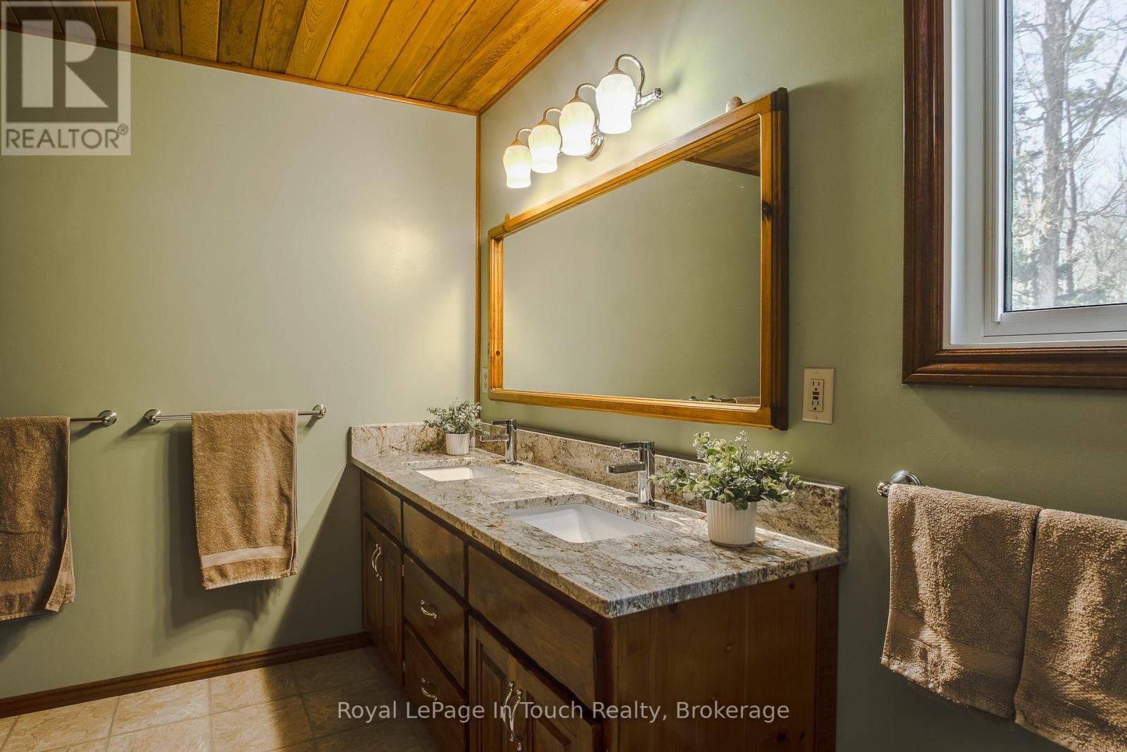 36 CARD AVENUE Image 34