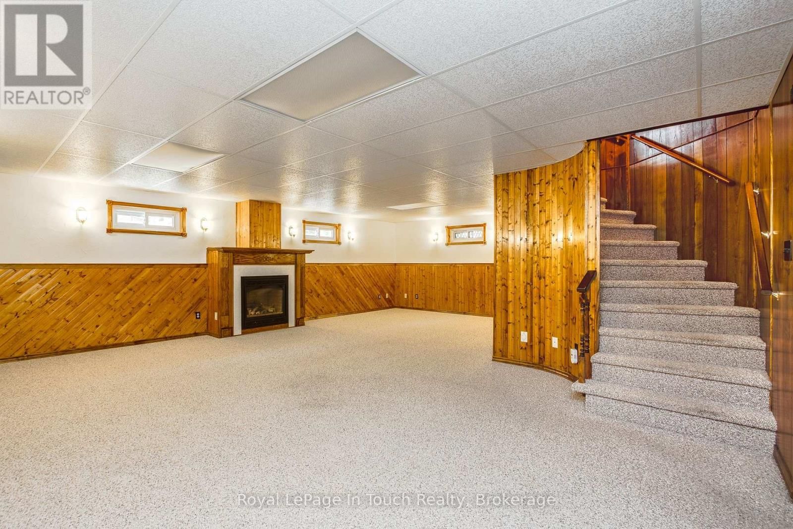 36 CARD AVENUE Image 35