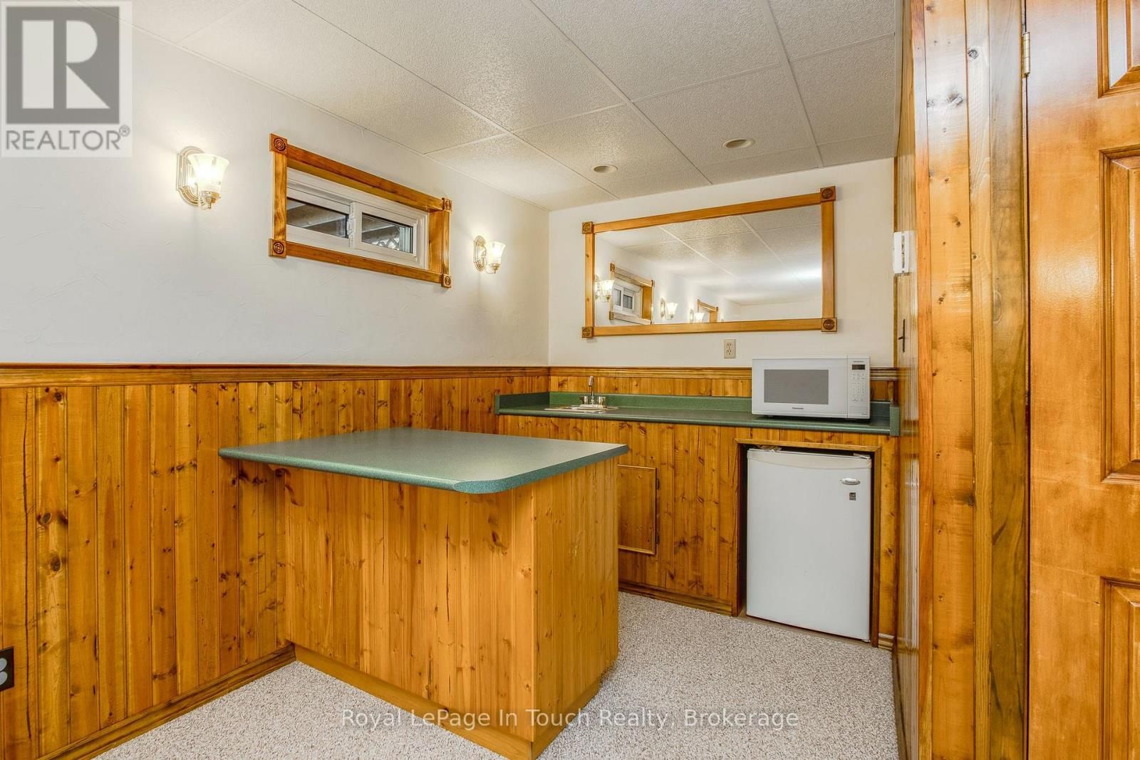 36 CARD AVENUE Image 38