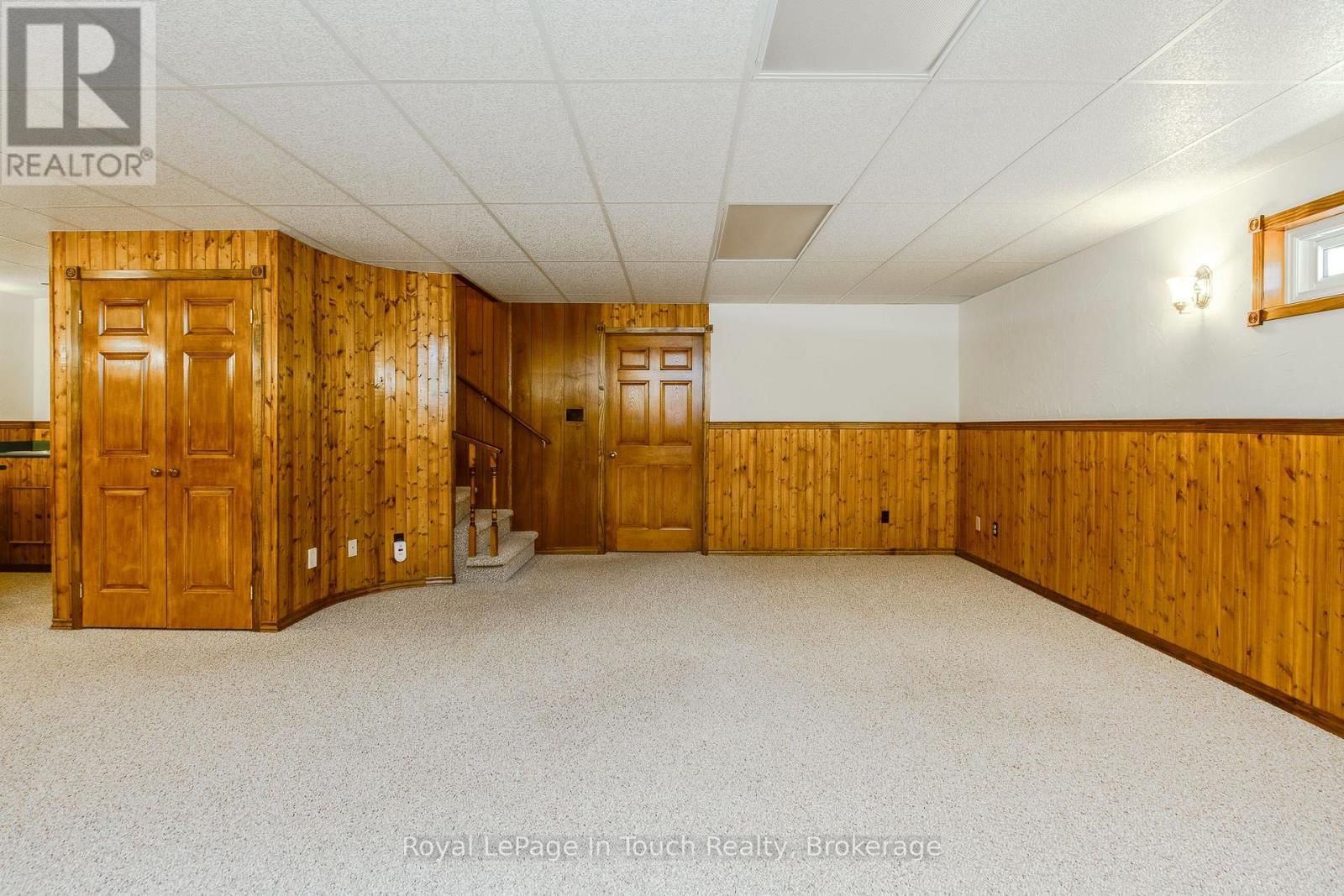 36 CARD AVENUE Image 39