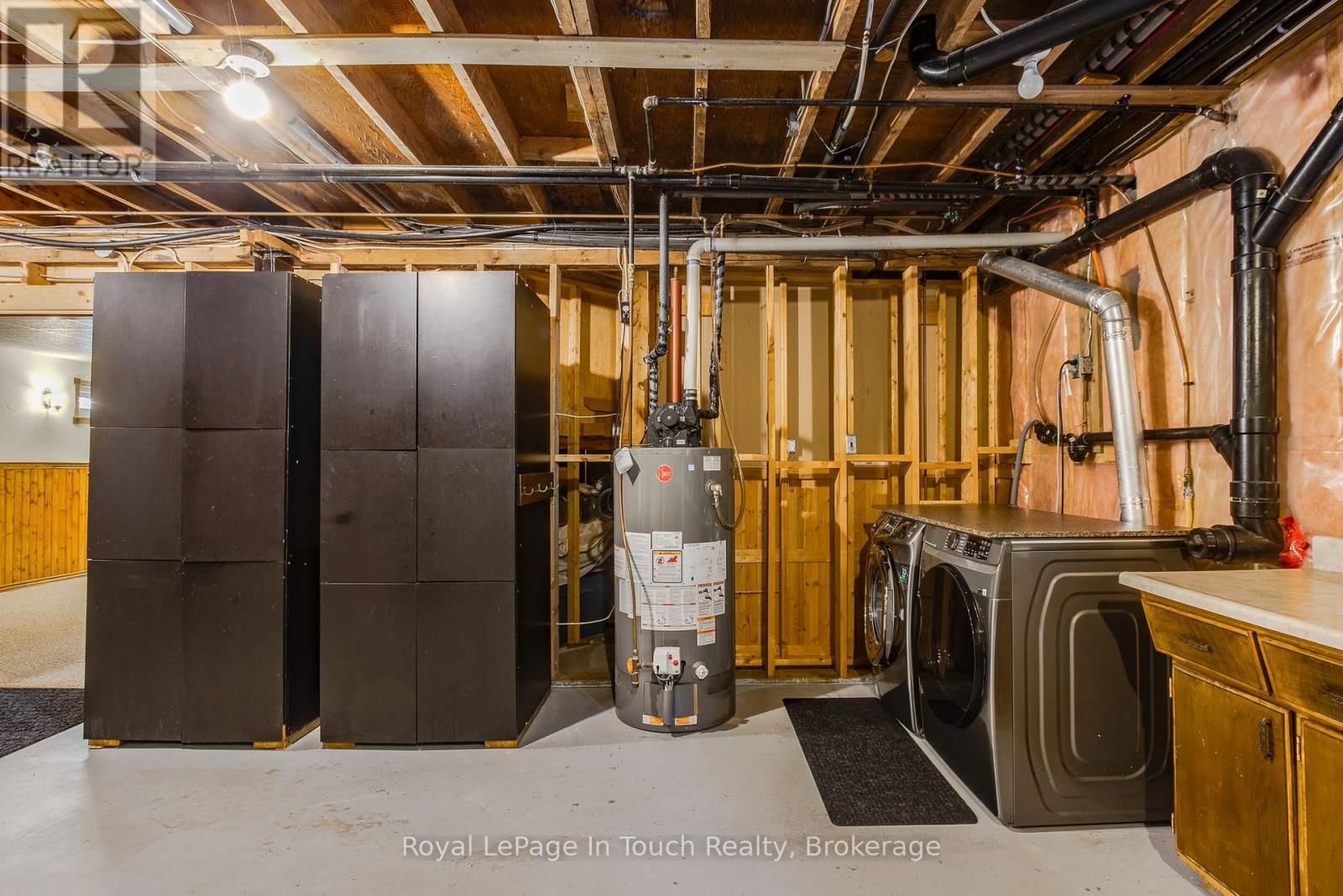 36 CARD AVENUE Image 41