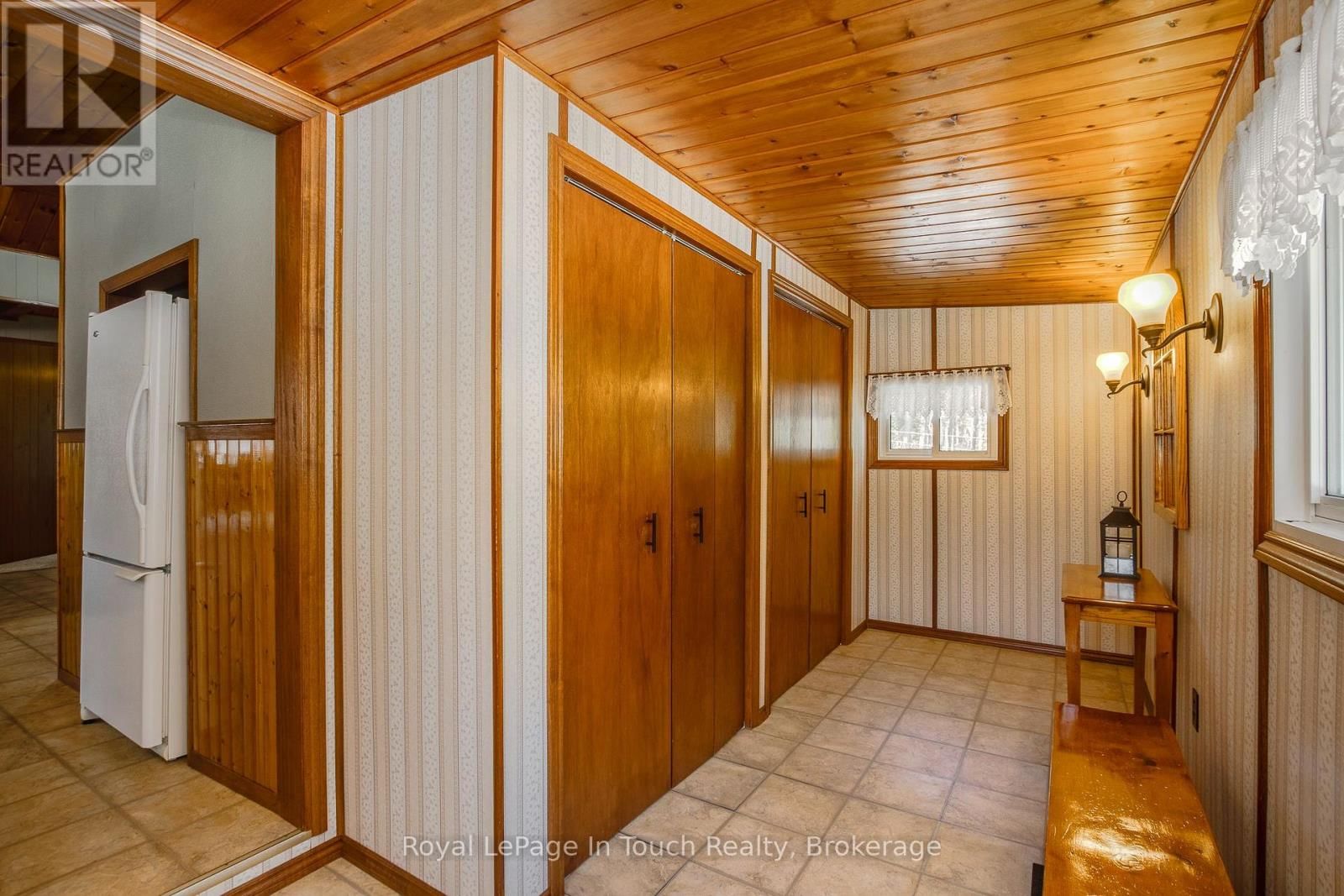 36 CARD AVENUE Image 8