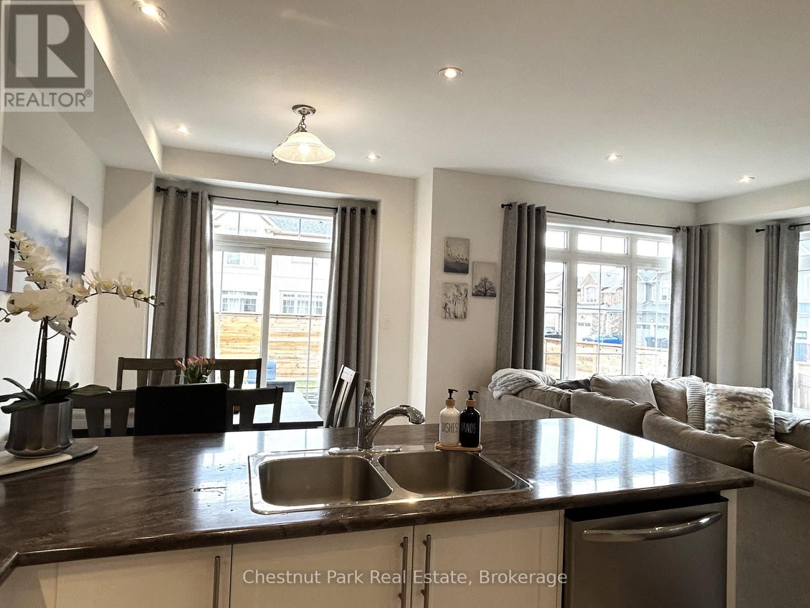 90 TRACEY LANE Image 11