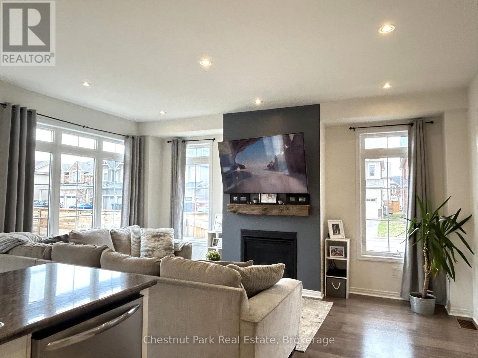 90 TRACEY LANE Image 12