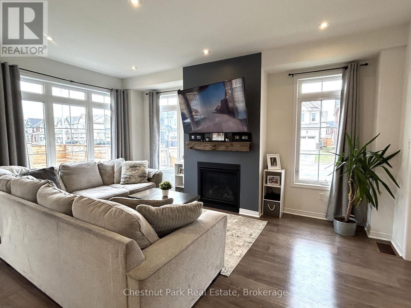 90 TRACEY LANE Image 13