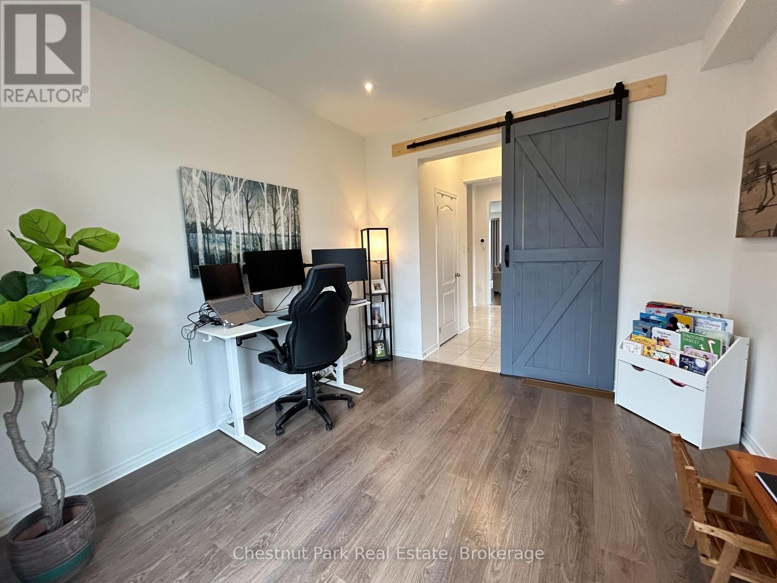 90 TRACEY LANE Image 17