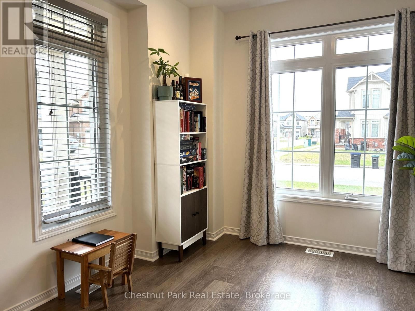 90 TRACEY LANE Image 18