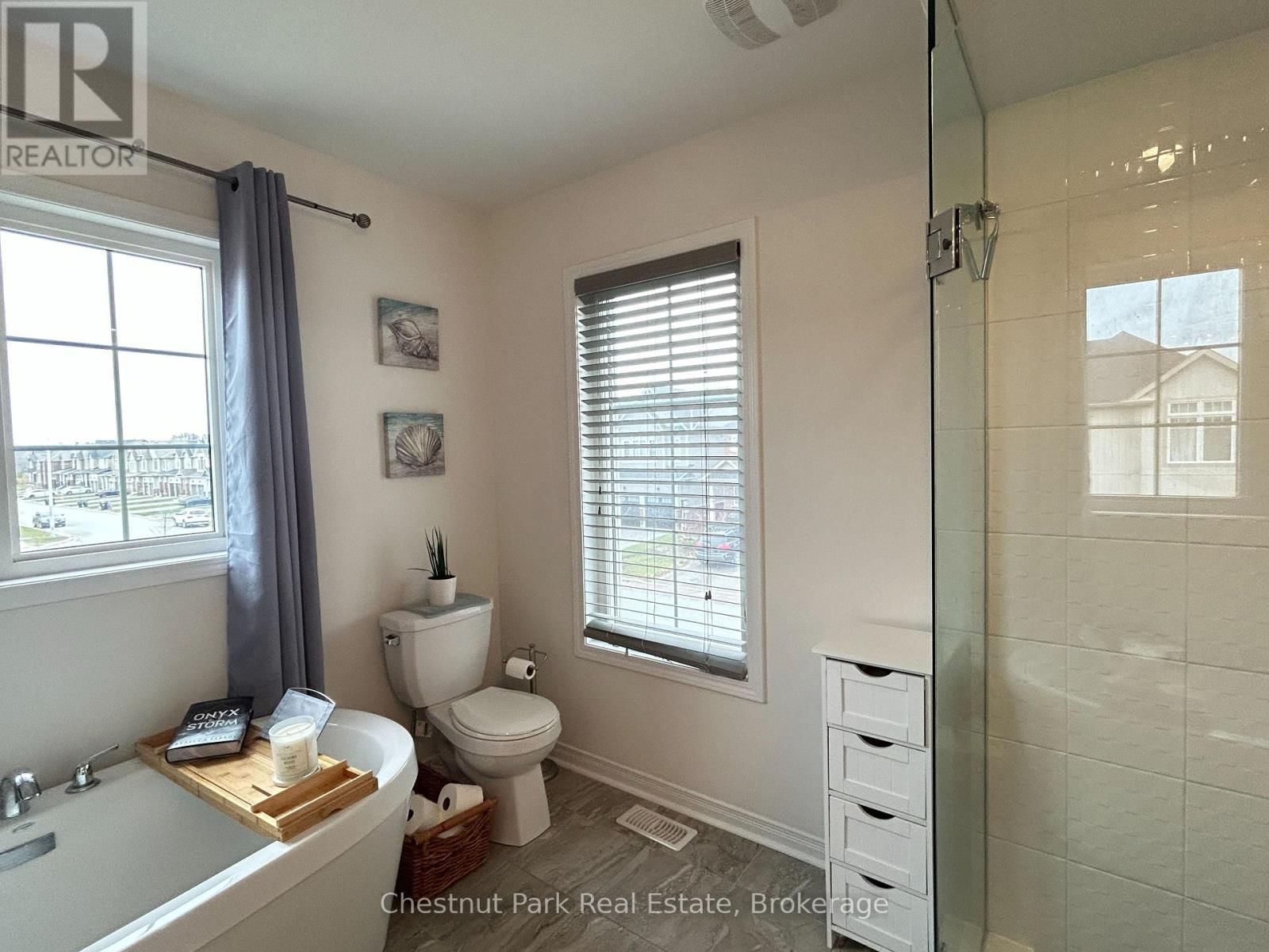 90 TRACEY LANE Image 25