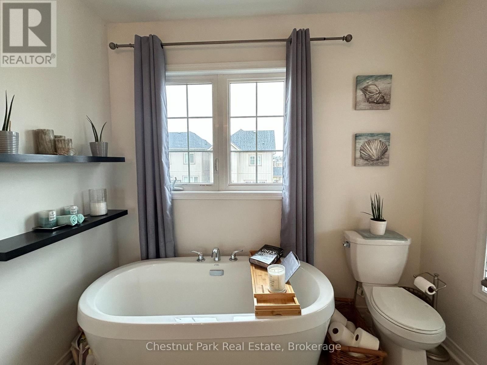 90 TRACEY LANE Image 26