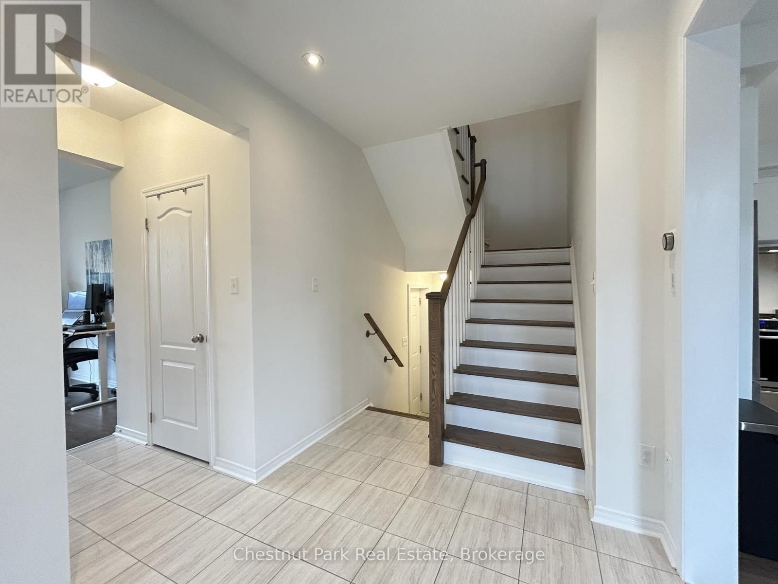 90 TRACEY LANE Image 36