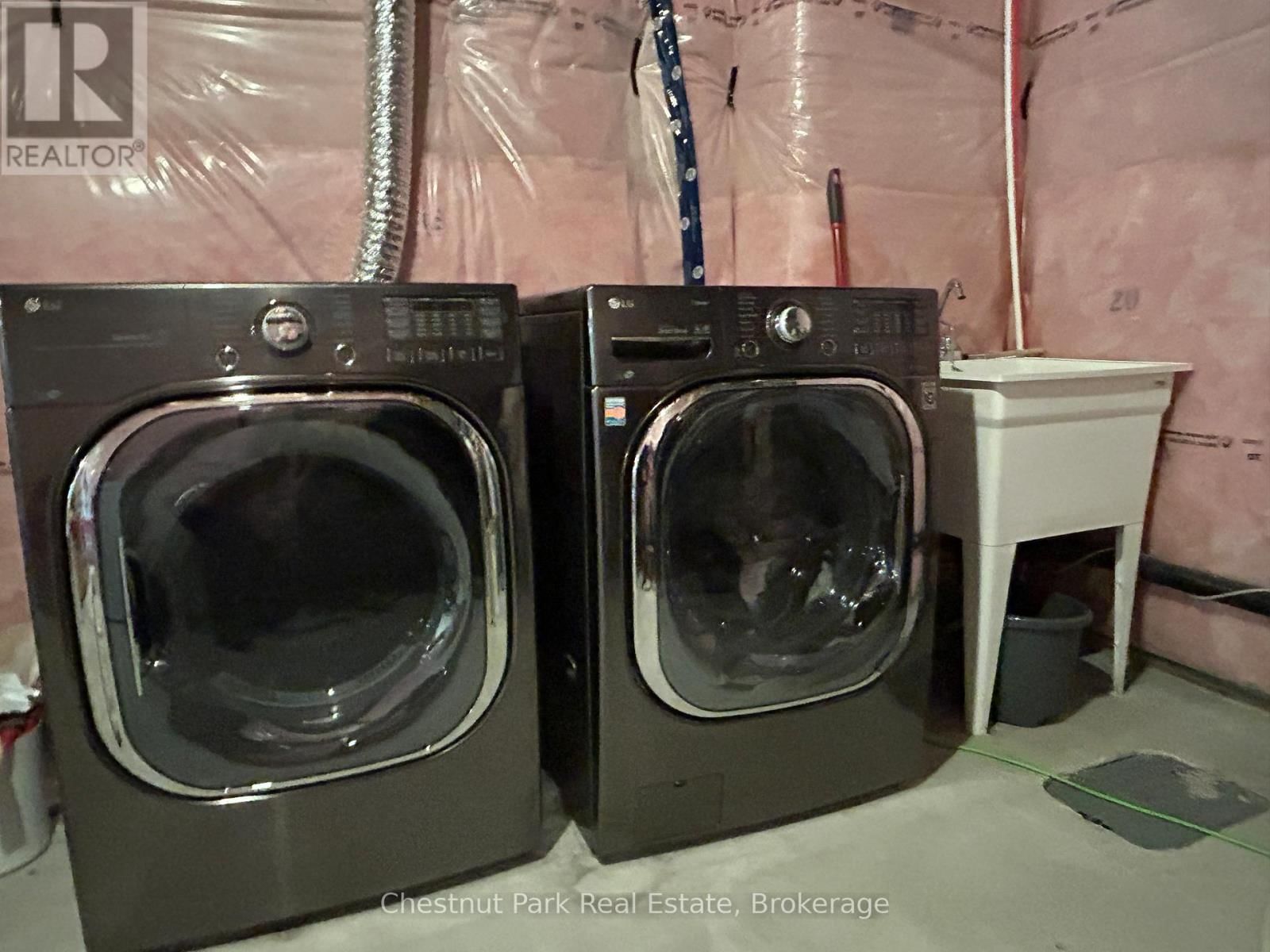 90 TRACEY LANE Image 37