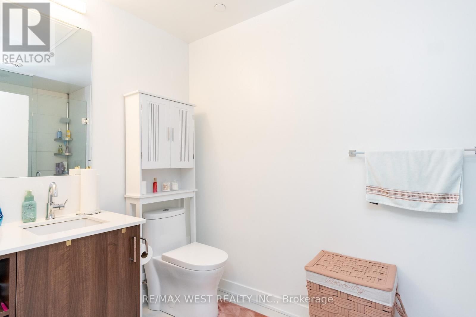 231 - 681 YONGE STREET Image 10