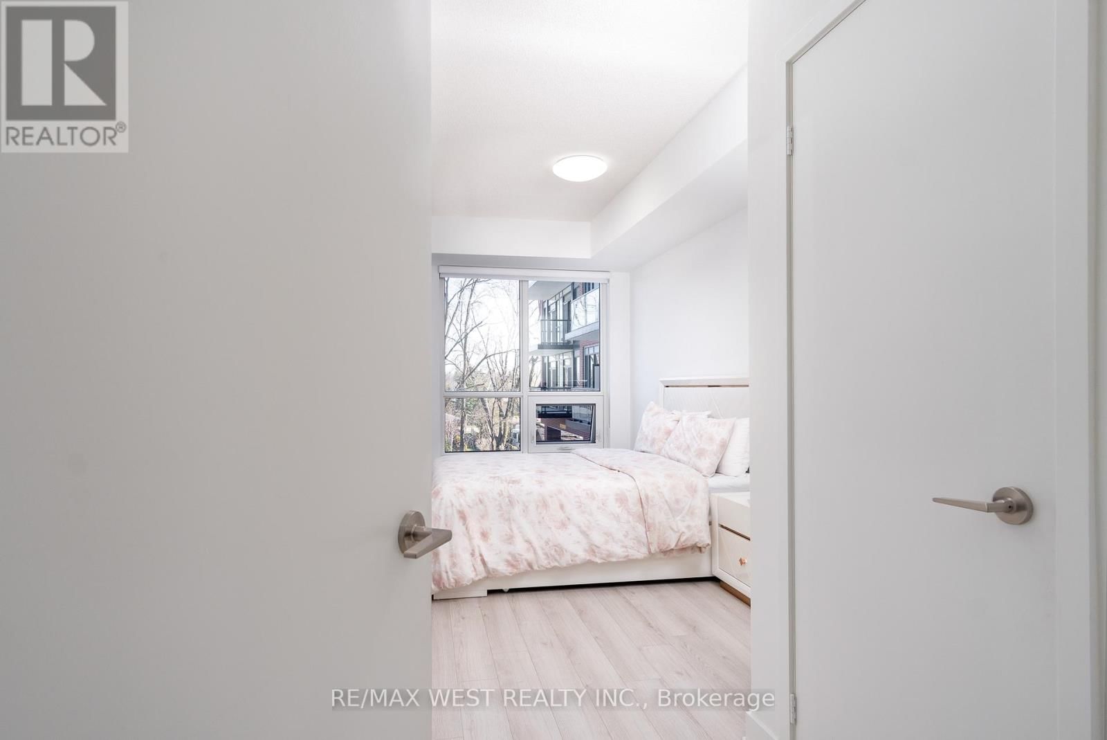 231 - 681 YONGE STREET Image 11