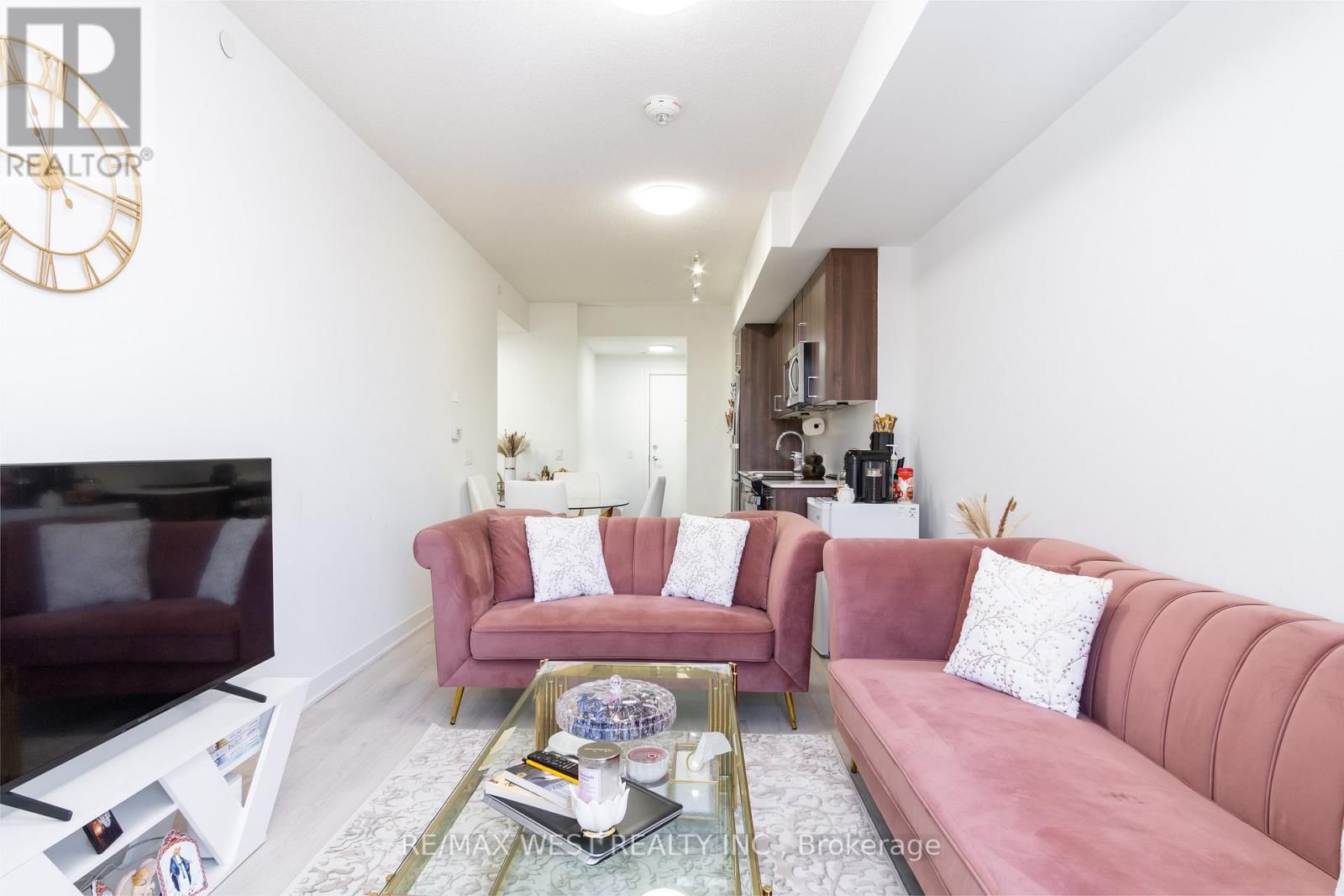 231 - 681 YONGE STREET Image 16