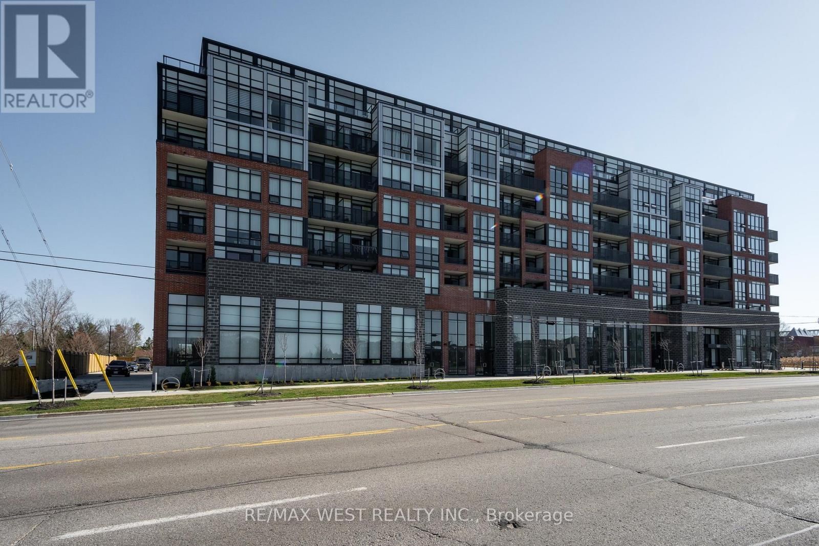 231 - 681 YONGE STREET Image 2