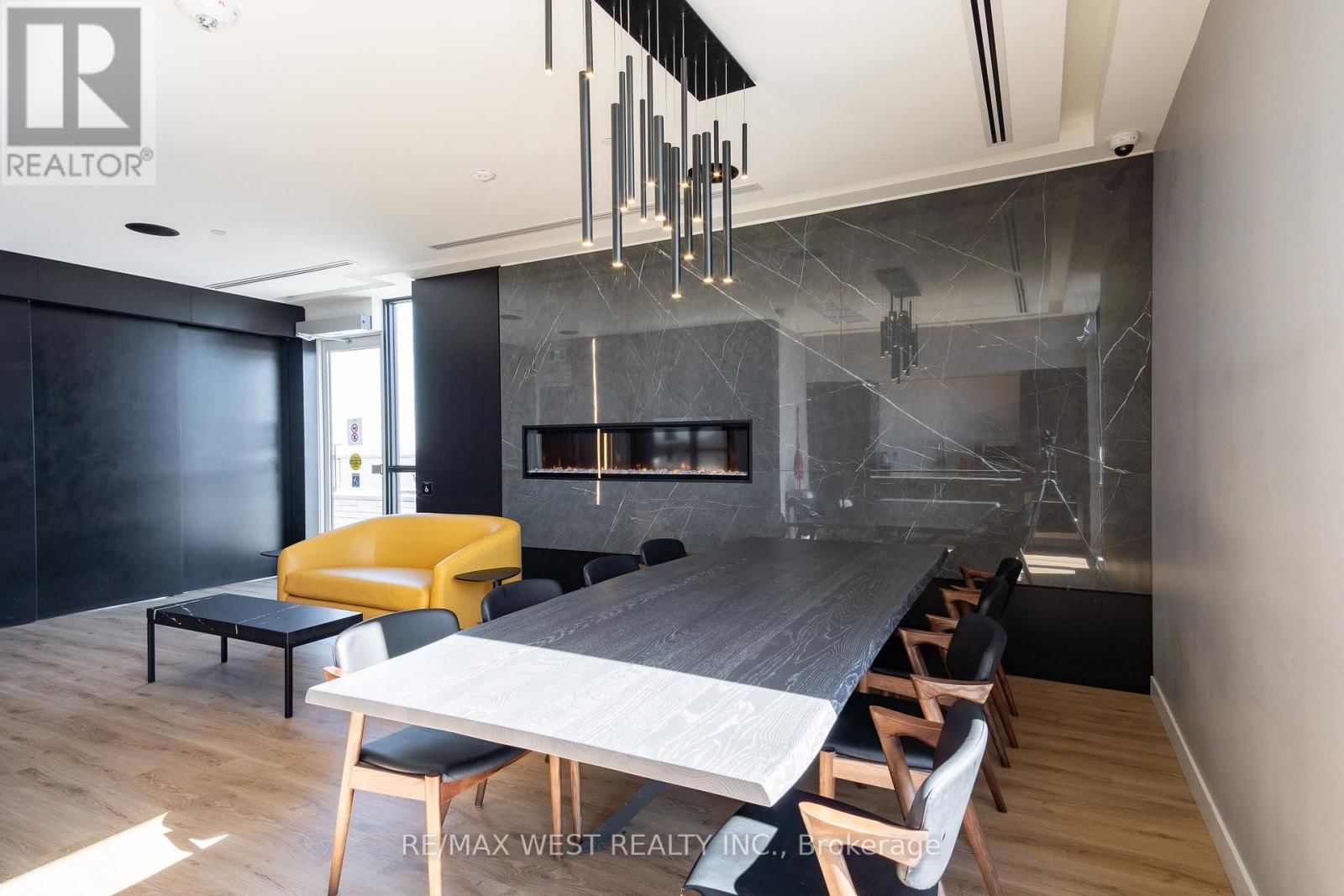 231 - 681 YONGE STREET Image 21