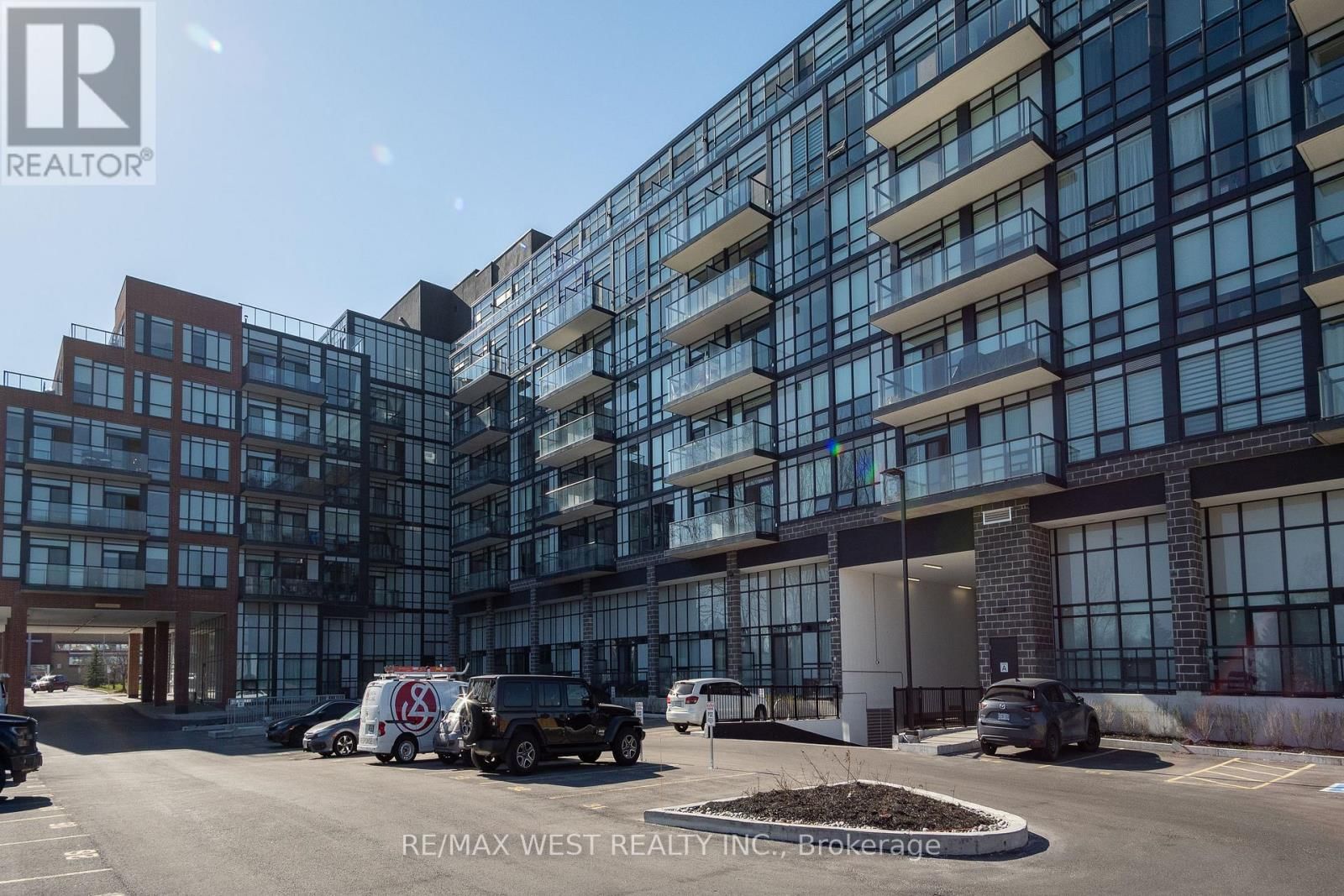 231 - 681 YONGE STREET Image 3