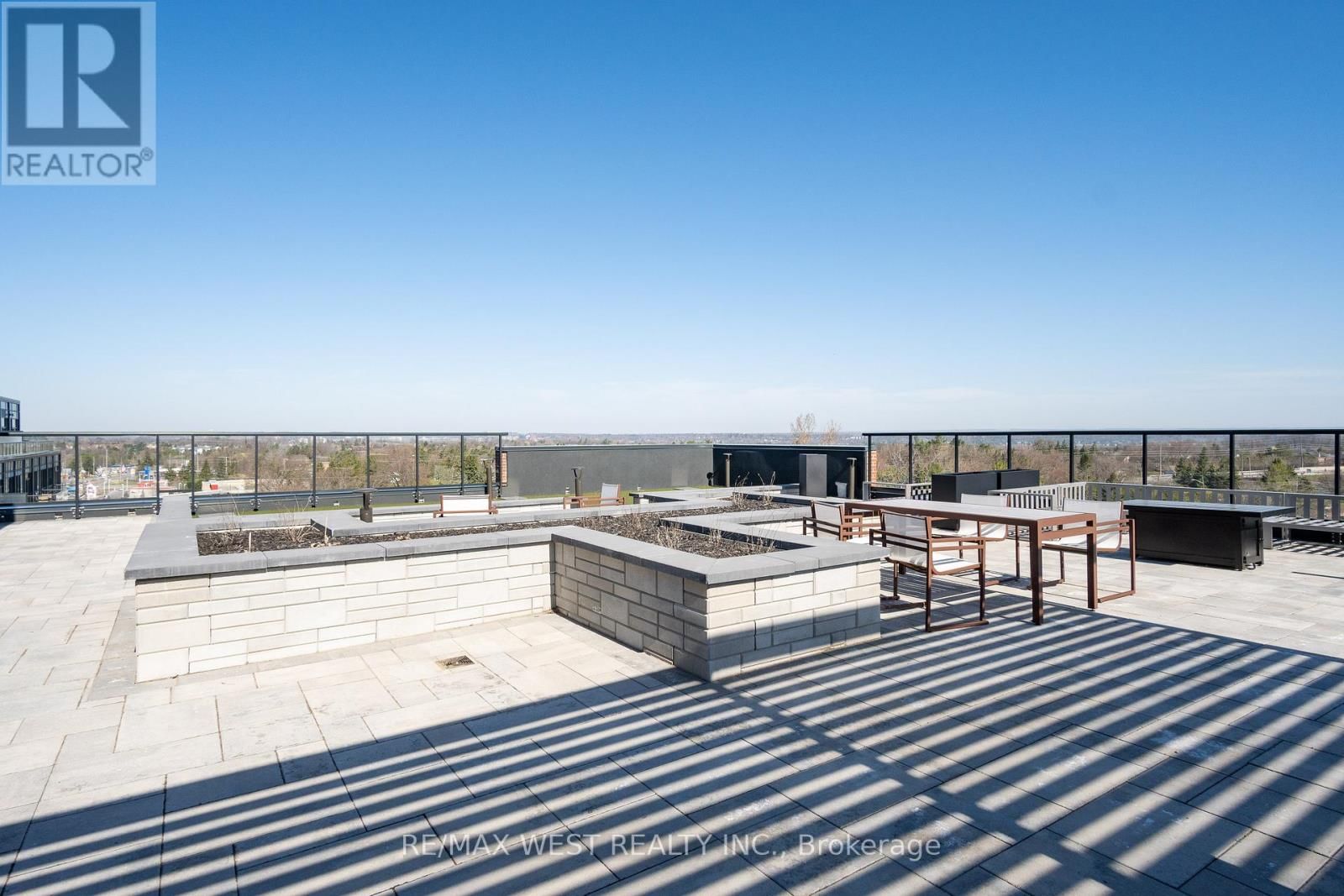 231 - 681 YONGE STREET Image 32