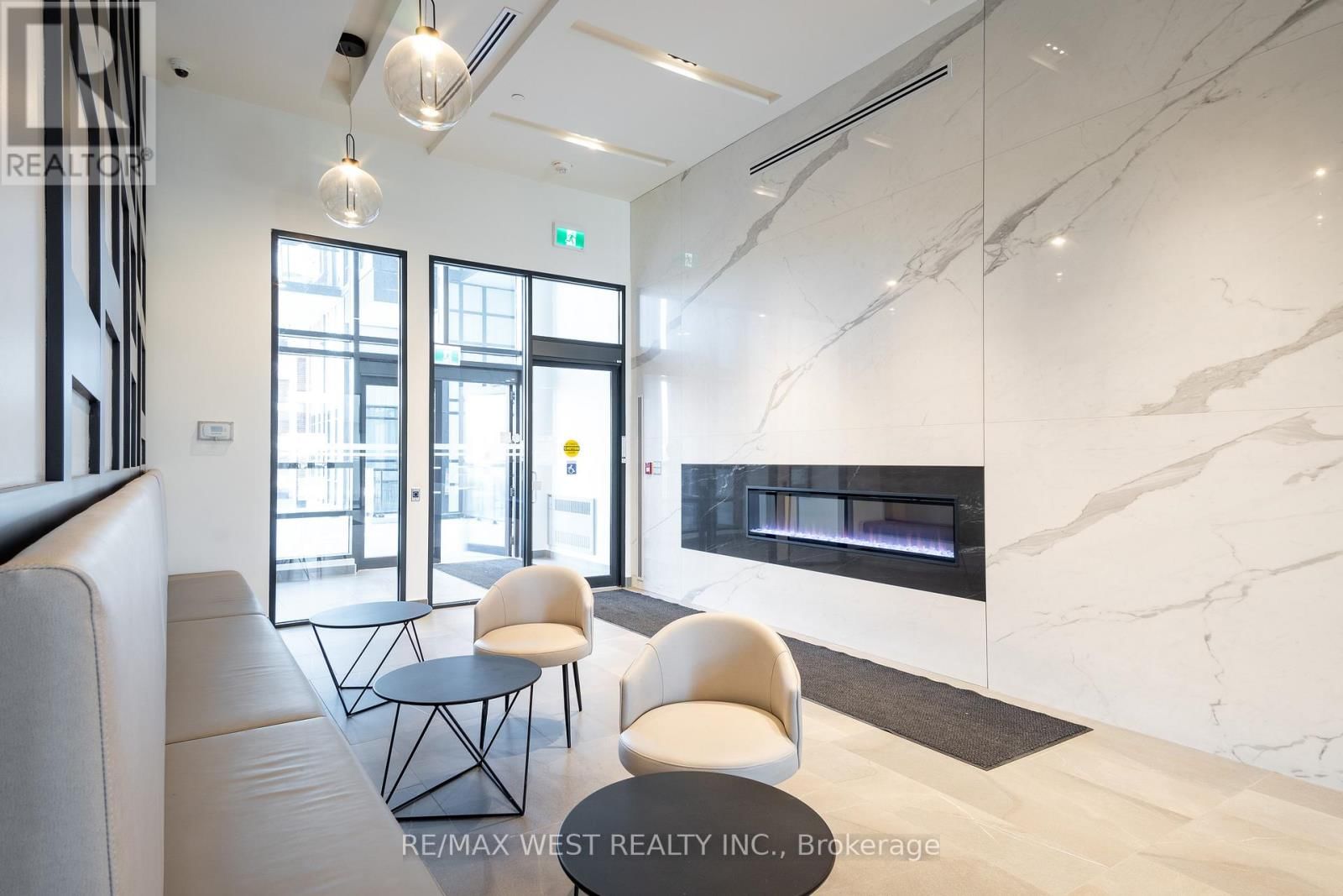 231 - 681 YONGE STREET Image 5