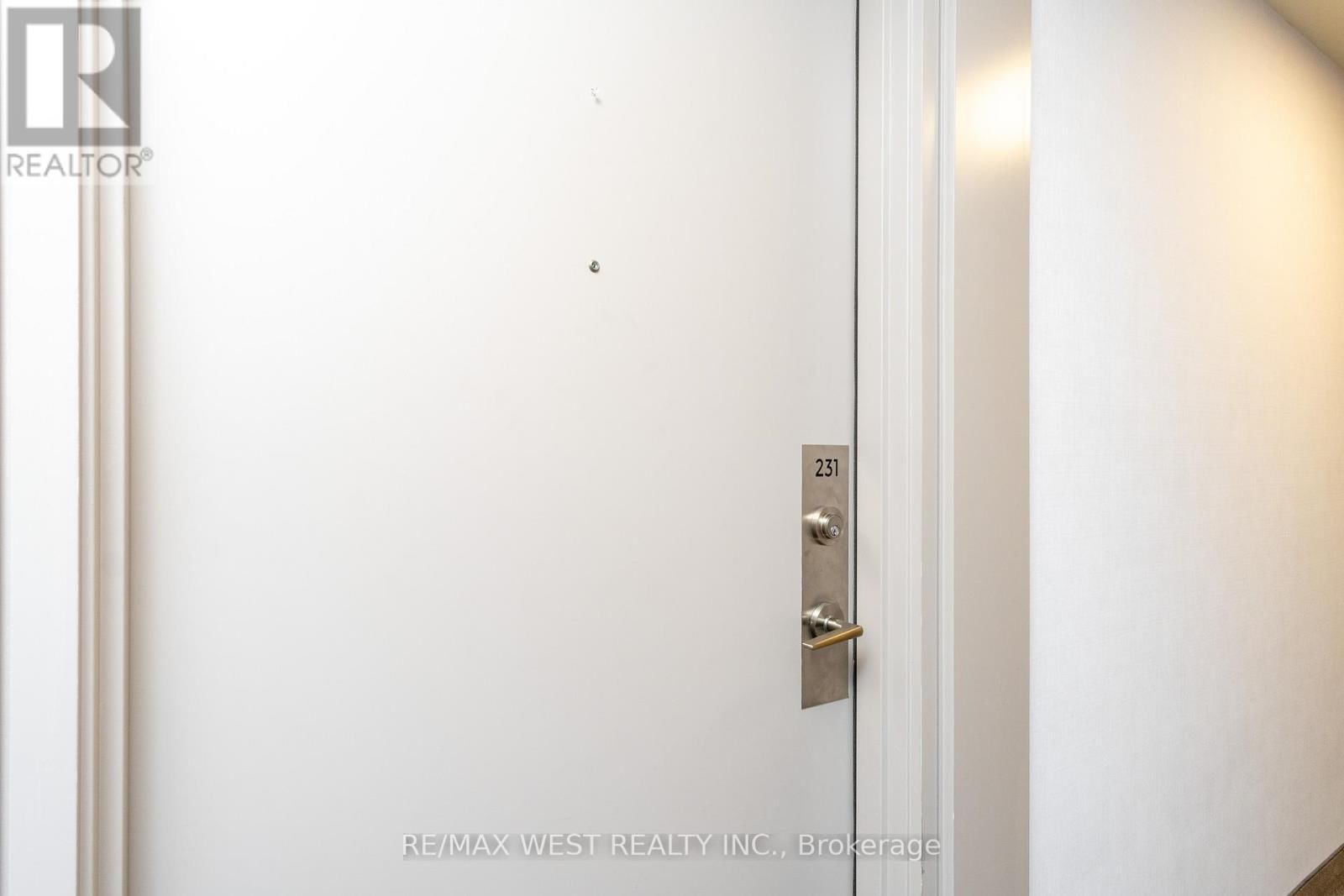 231 - 681 YONGE STREET Image 6