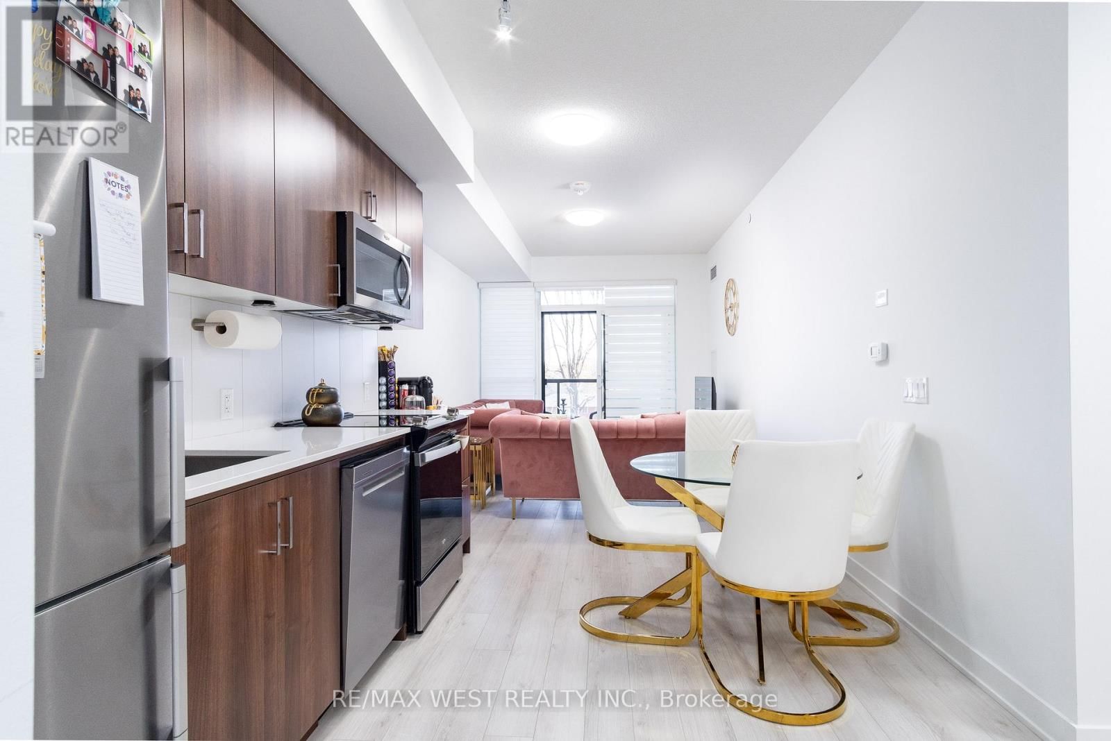 231 - 681 YONGE STREET Image 8