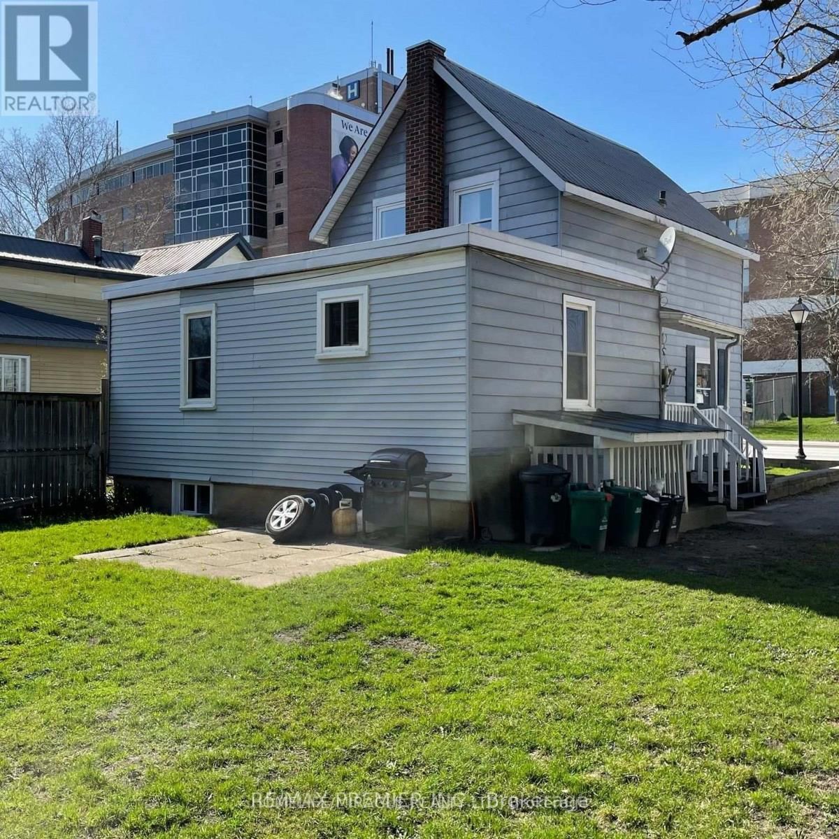 143 COLBORNE STREET WEST Image 14