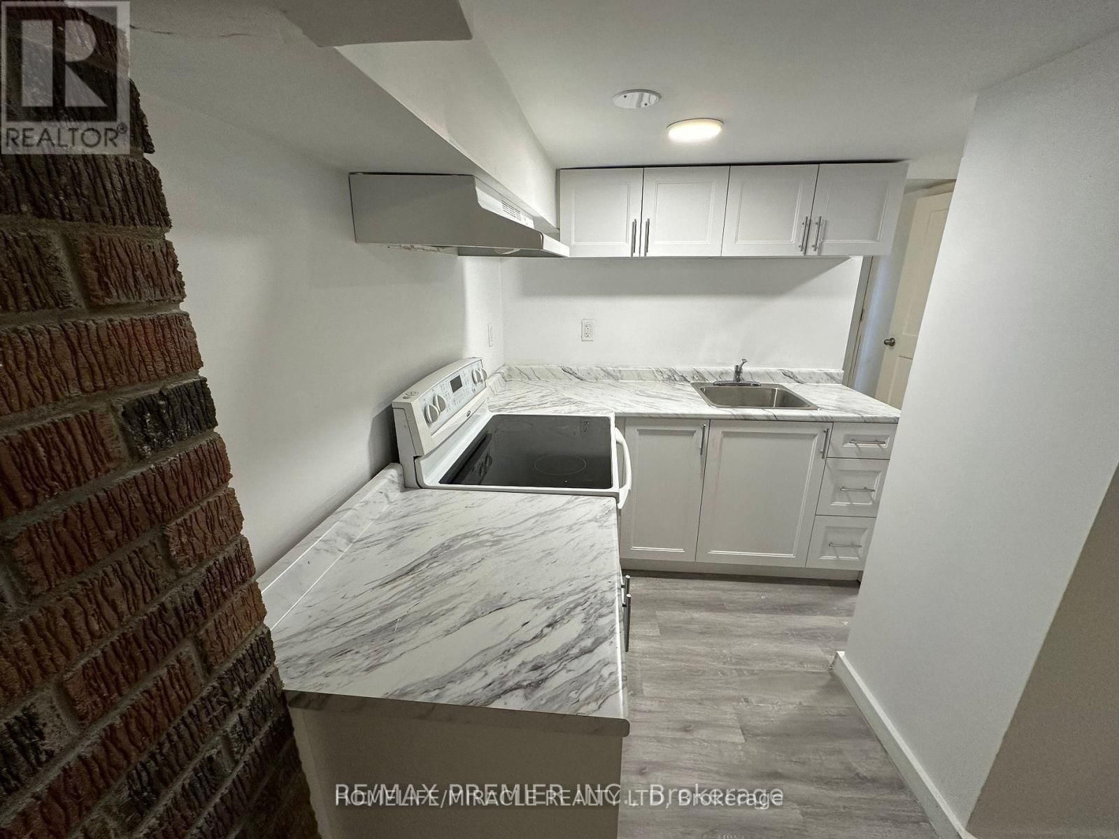 143 COLBORNE STREET WEST Image 17