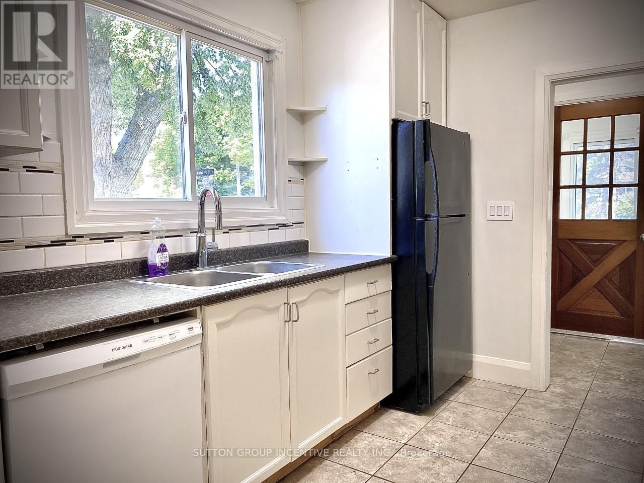 39 DONALD STREET Image 11