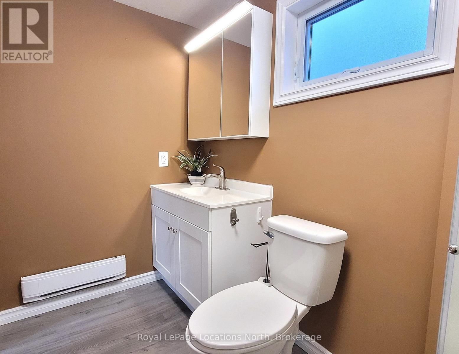 2045 RIVER ROAD WEST Image 14