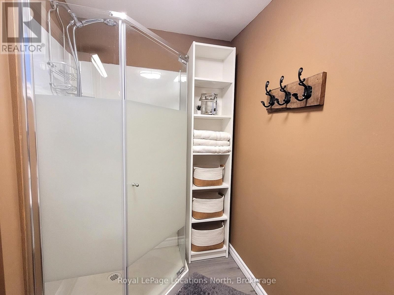 2045 RIVER ROAD WEST Image 15