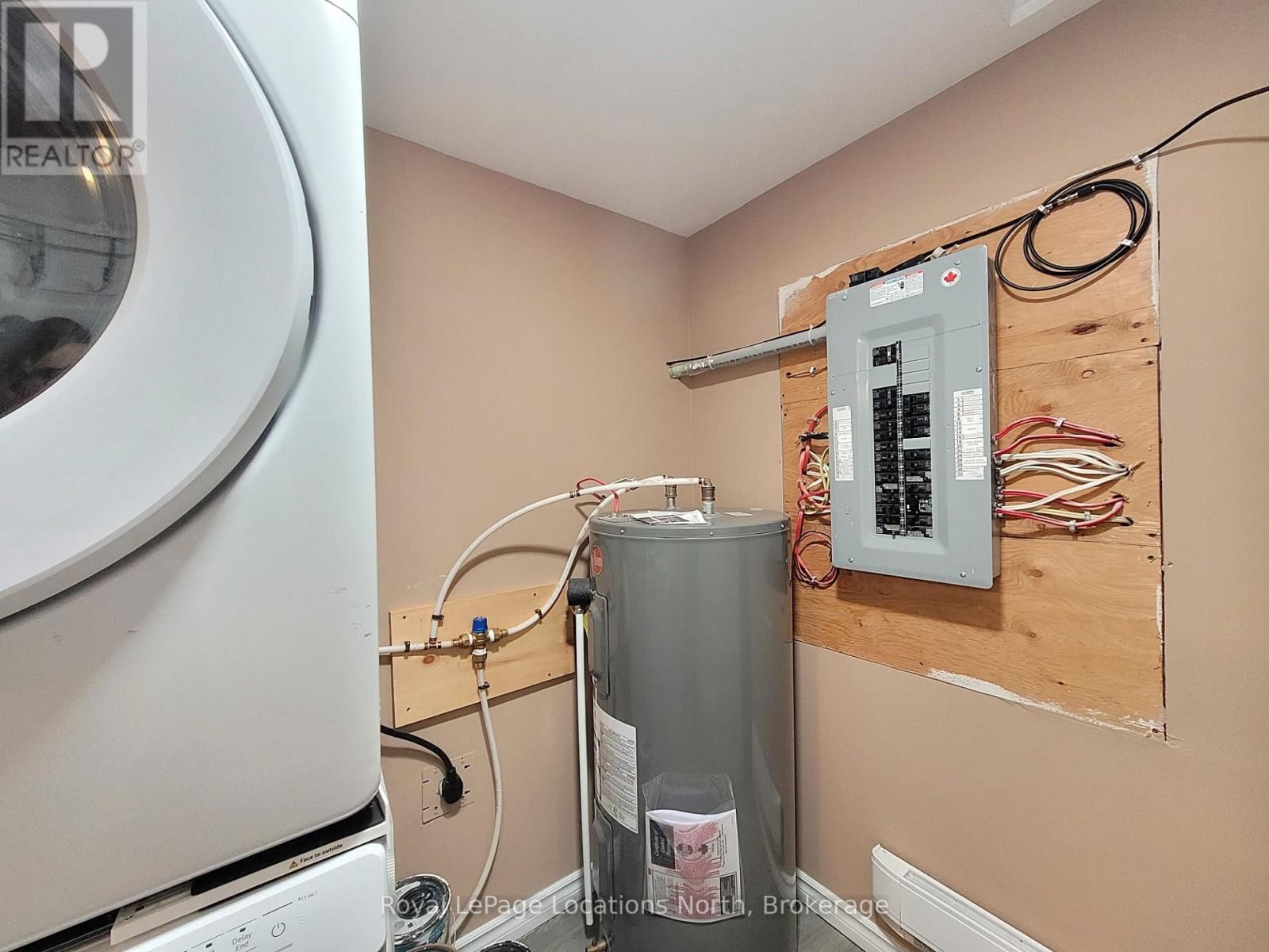 2045 RIVER ROAD WEST Image 21