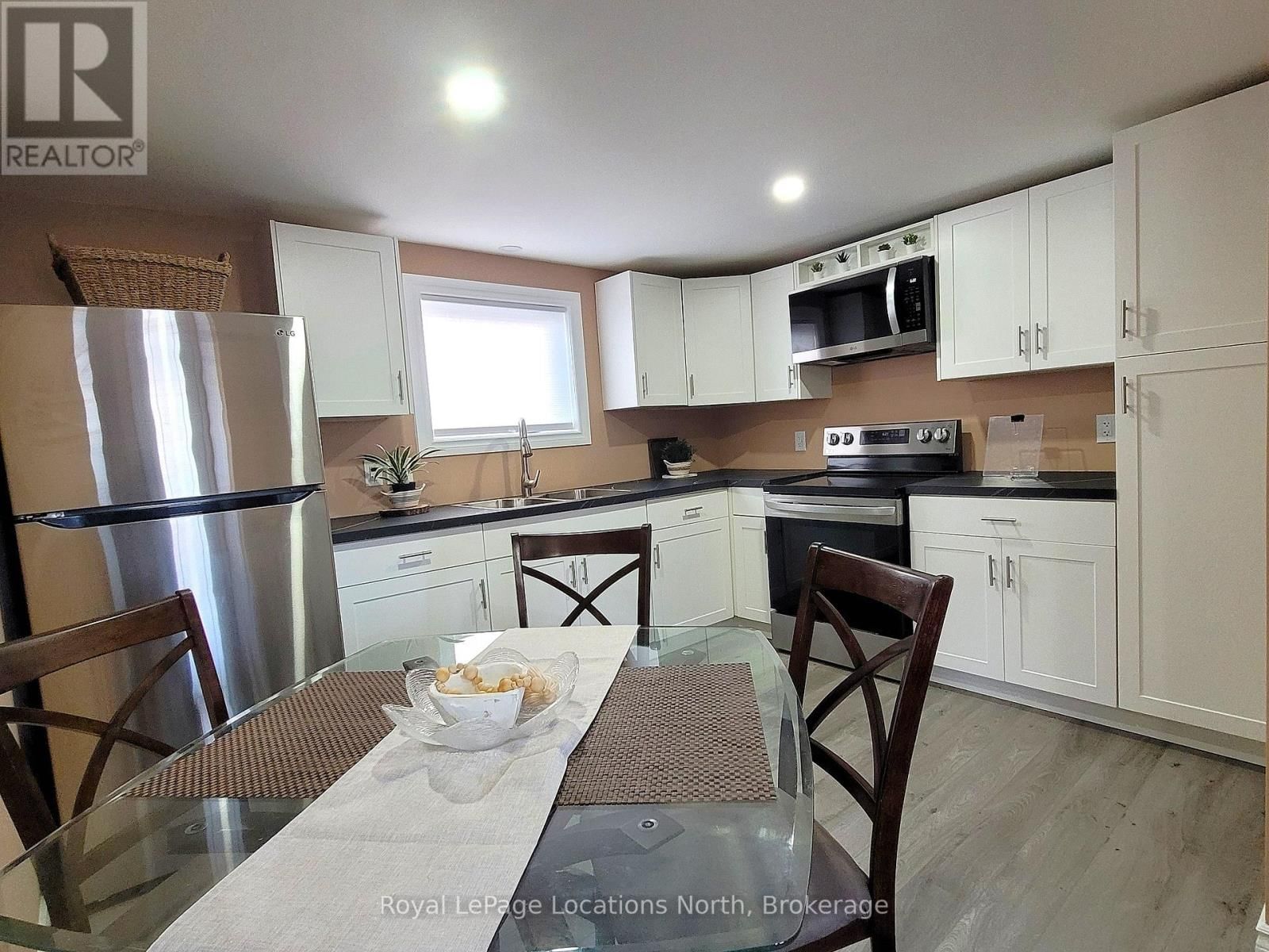 2045 RIVER ROAD WEST Image 9