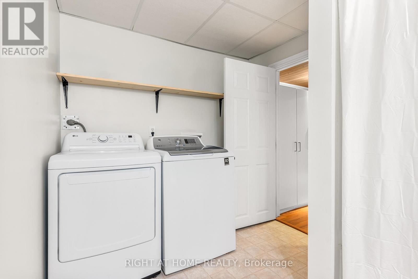 113 - 800 WEST RIDGE BOULEVARD Image 21