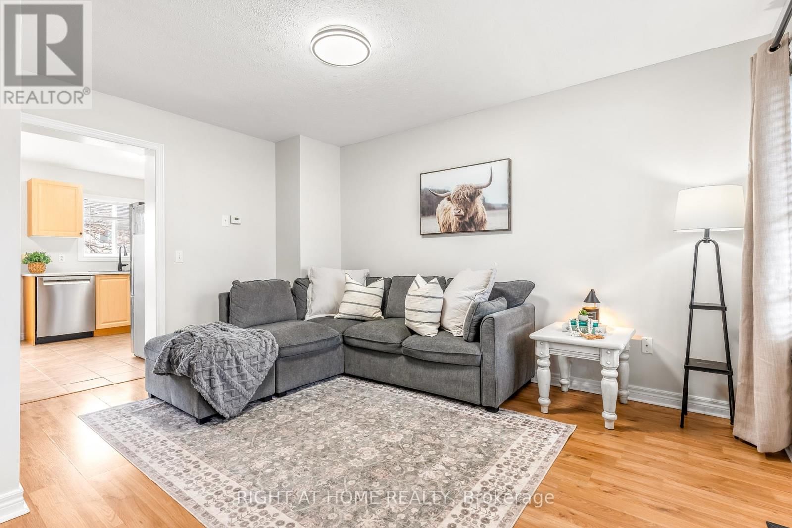 113 - 800 WEST RIDGE BOULEVARD Image 3