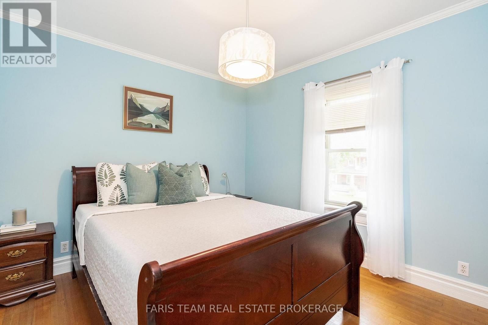 404 MANLY STREET Image 24