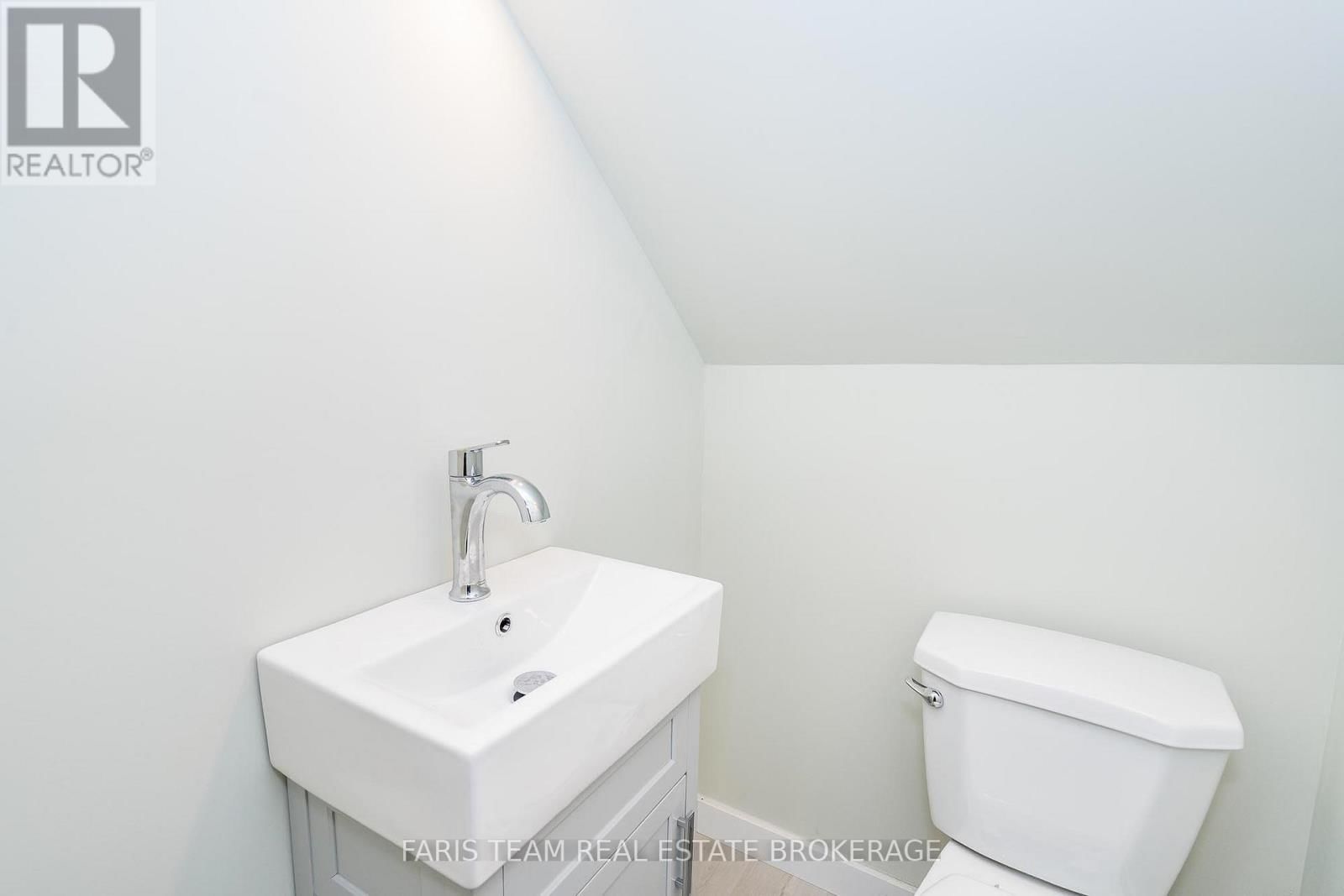 404 MANLY STREET Image 29