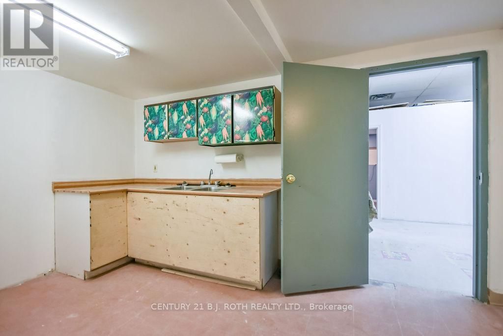 11 - 400 LACLIE STREET Image 15