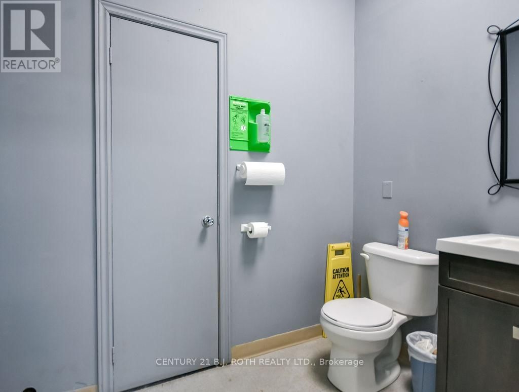 11 - 400 LACLIE STREET Image 16