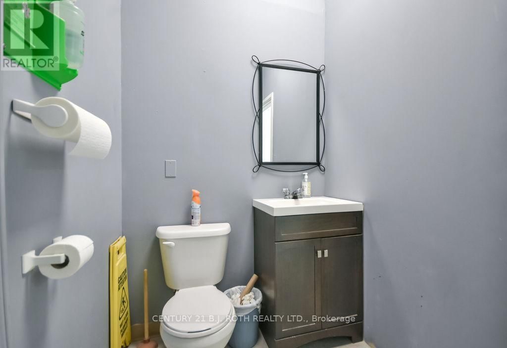 11 - 400 LACLIE STREET Image 17